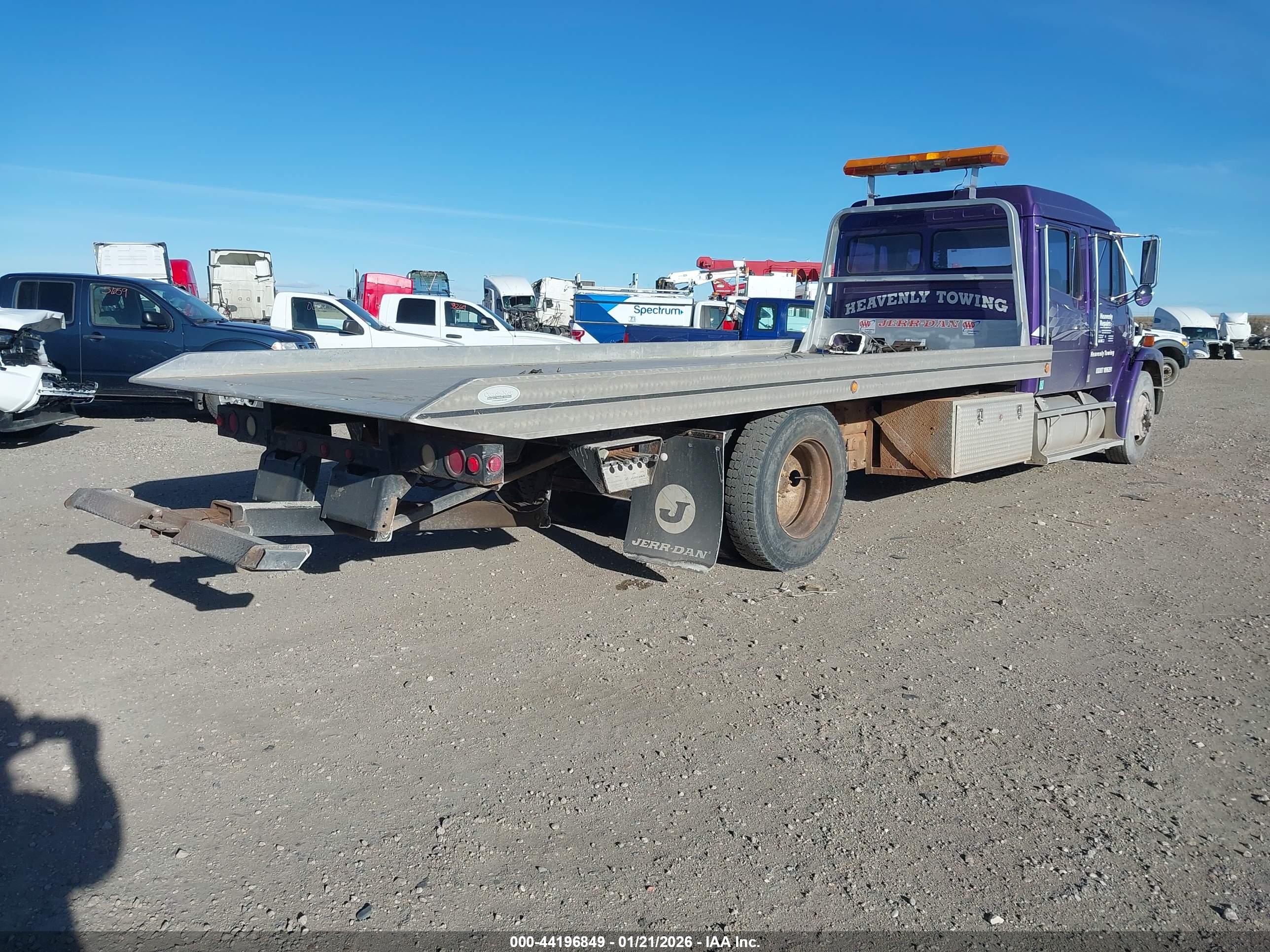 FREIGHTLINER MEDIUM image 4