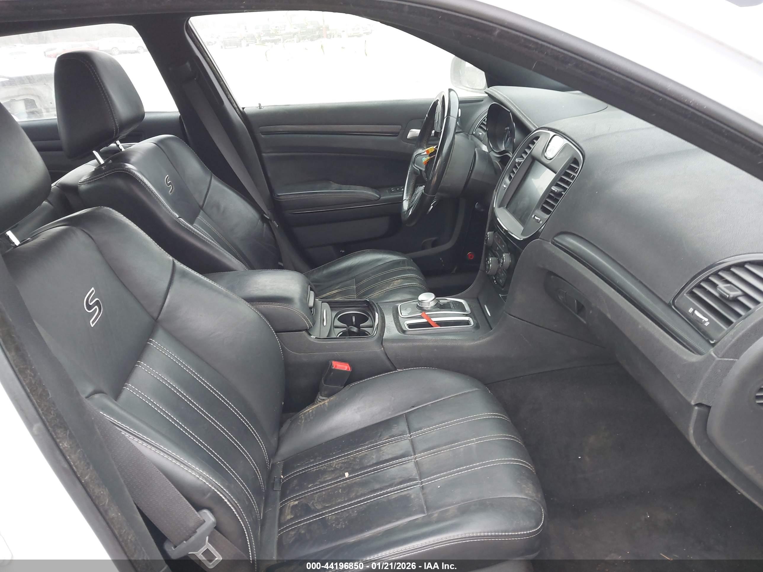 CHRYSLER 300 image 5