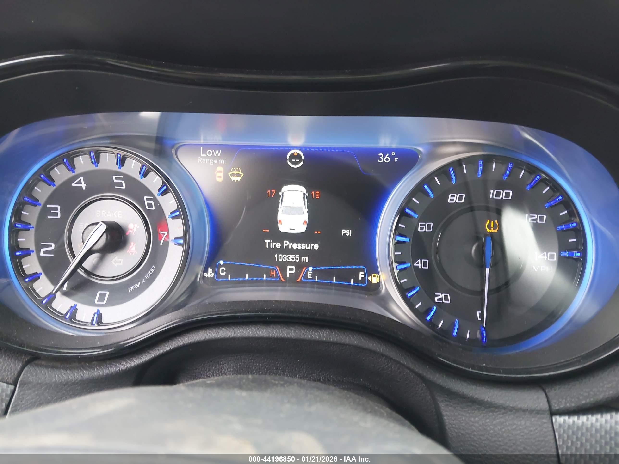 CHRYSLER 300 image 7