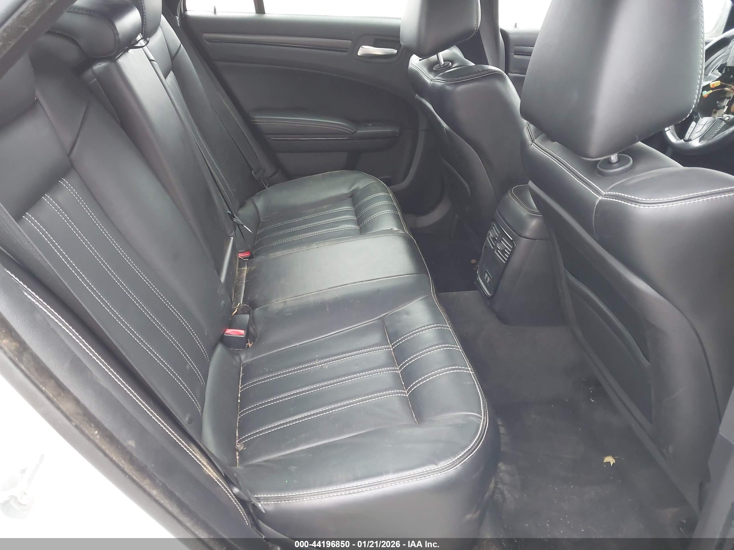 CHRYSLER 300 image 8