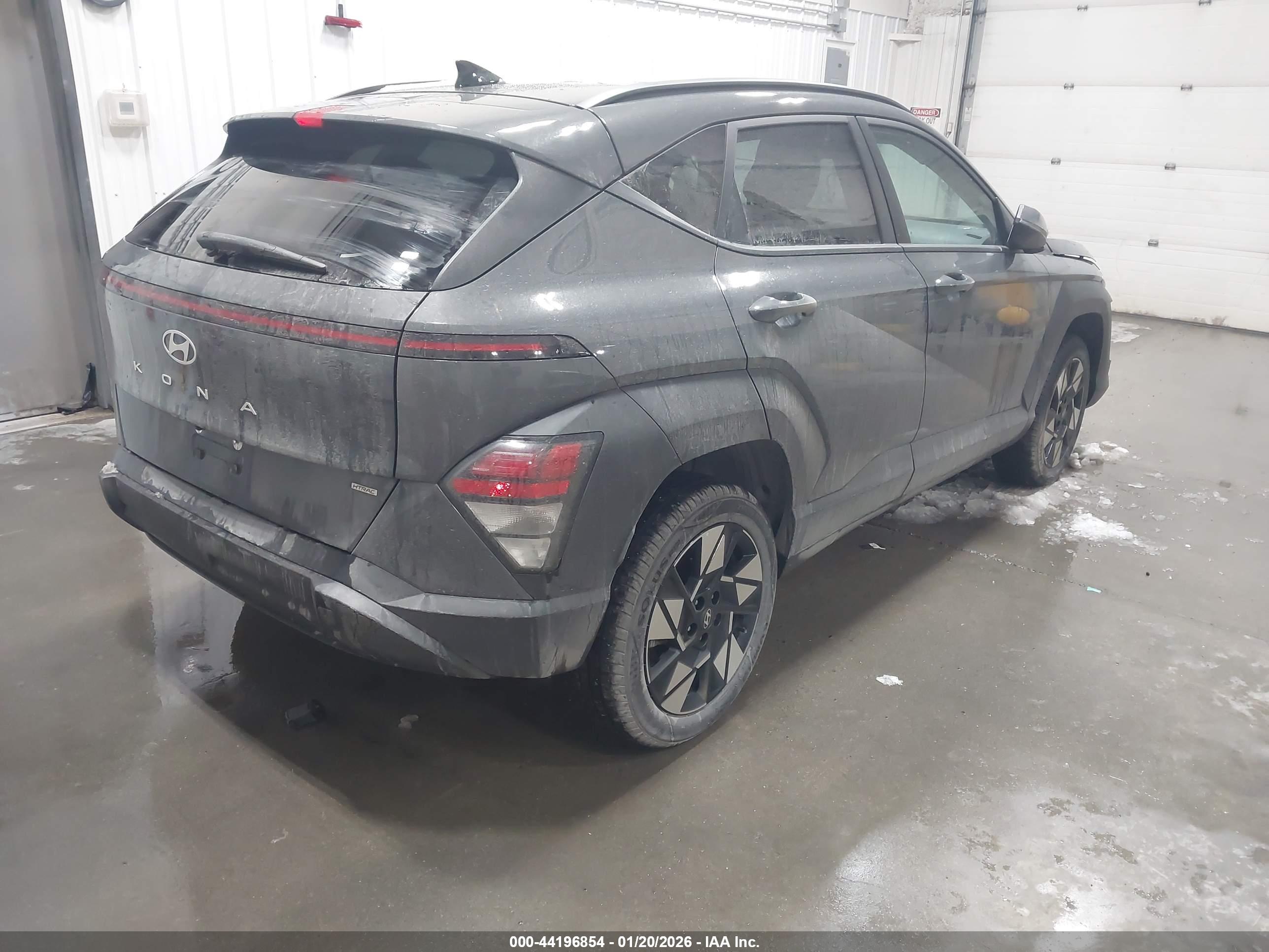 HYUNDAI KONA image 4