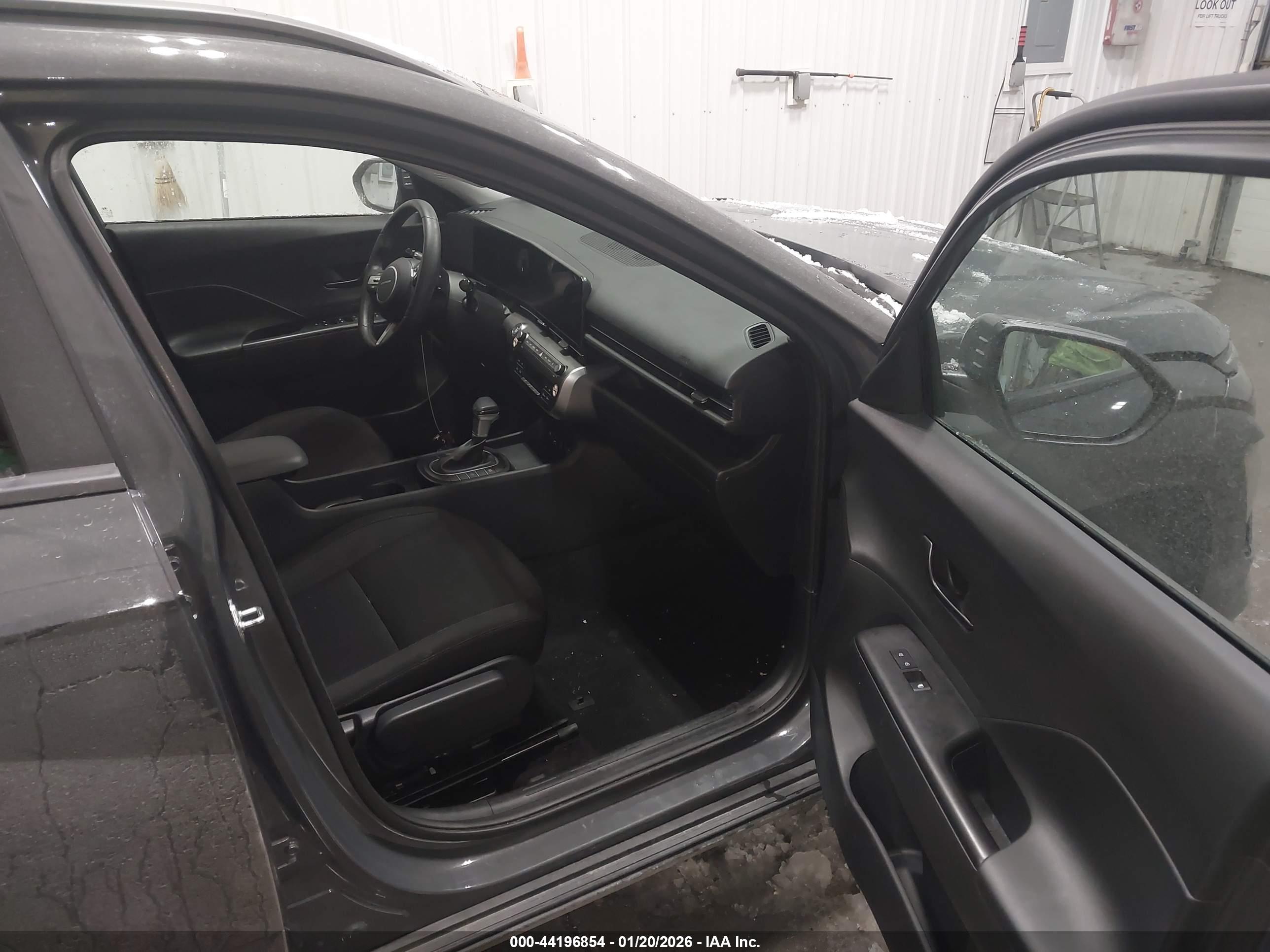 HYUNDAI KONA image 5