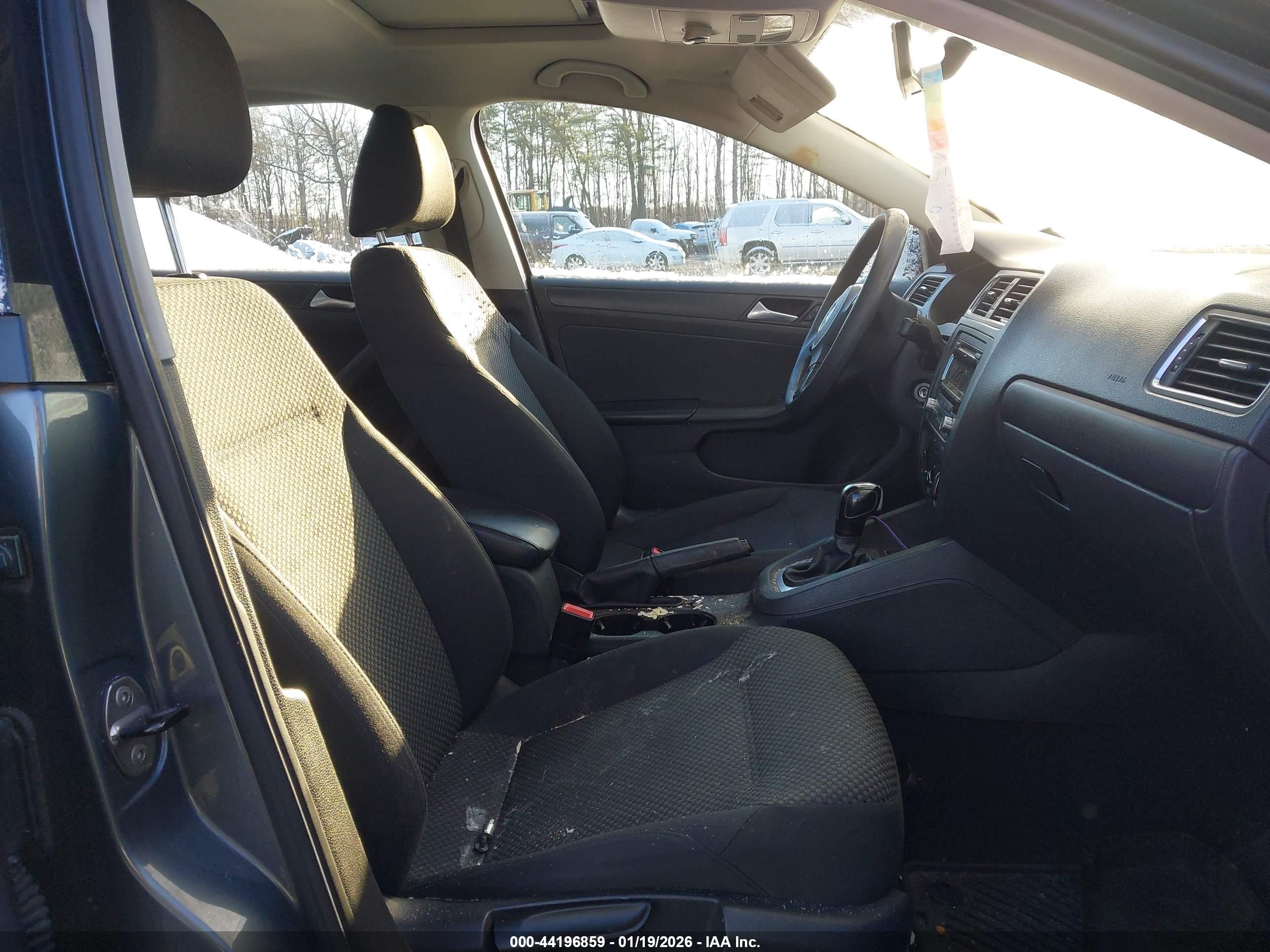 VOLKSWAGEN JETTA image 5