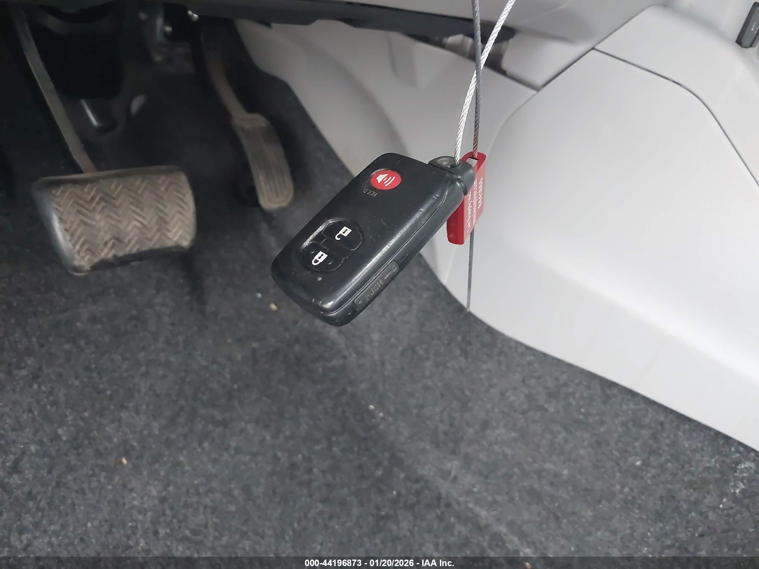 TOYOTA PRIUS image 11