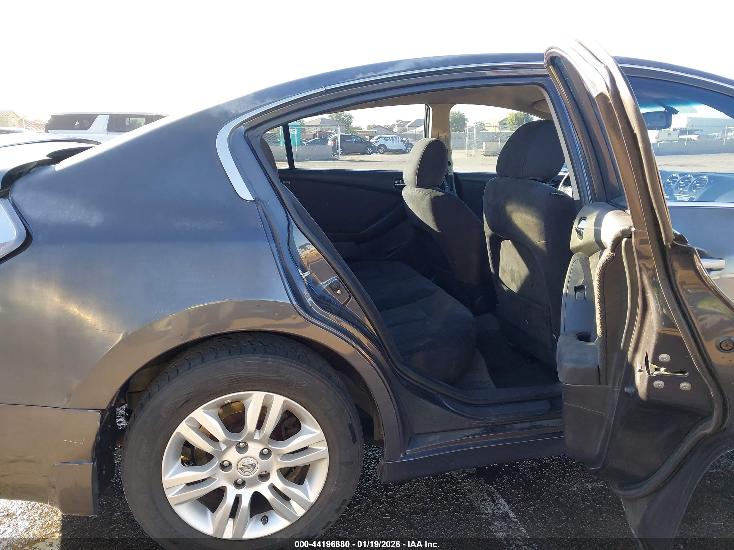 NISSAN ALTIMA image 8