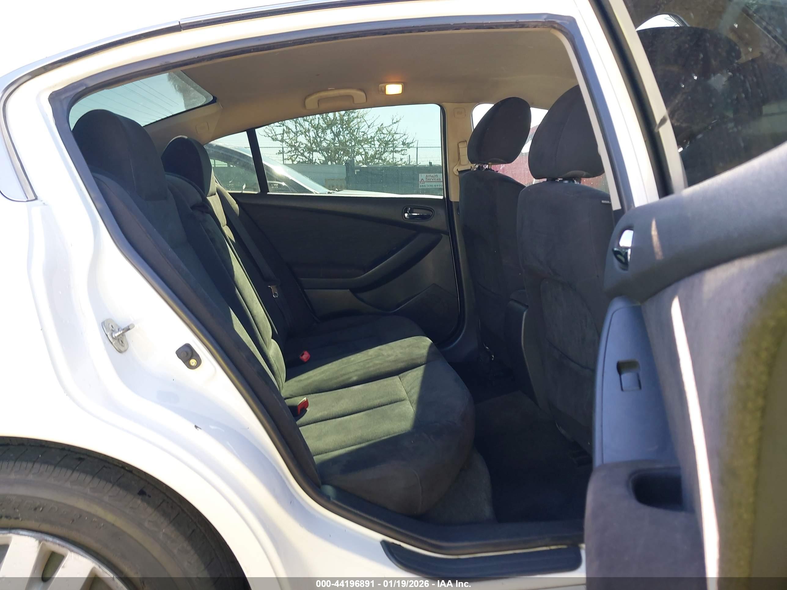 NISSAN ALTIMA image 8