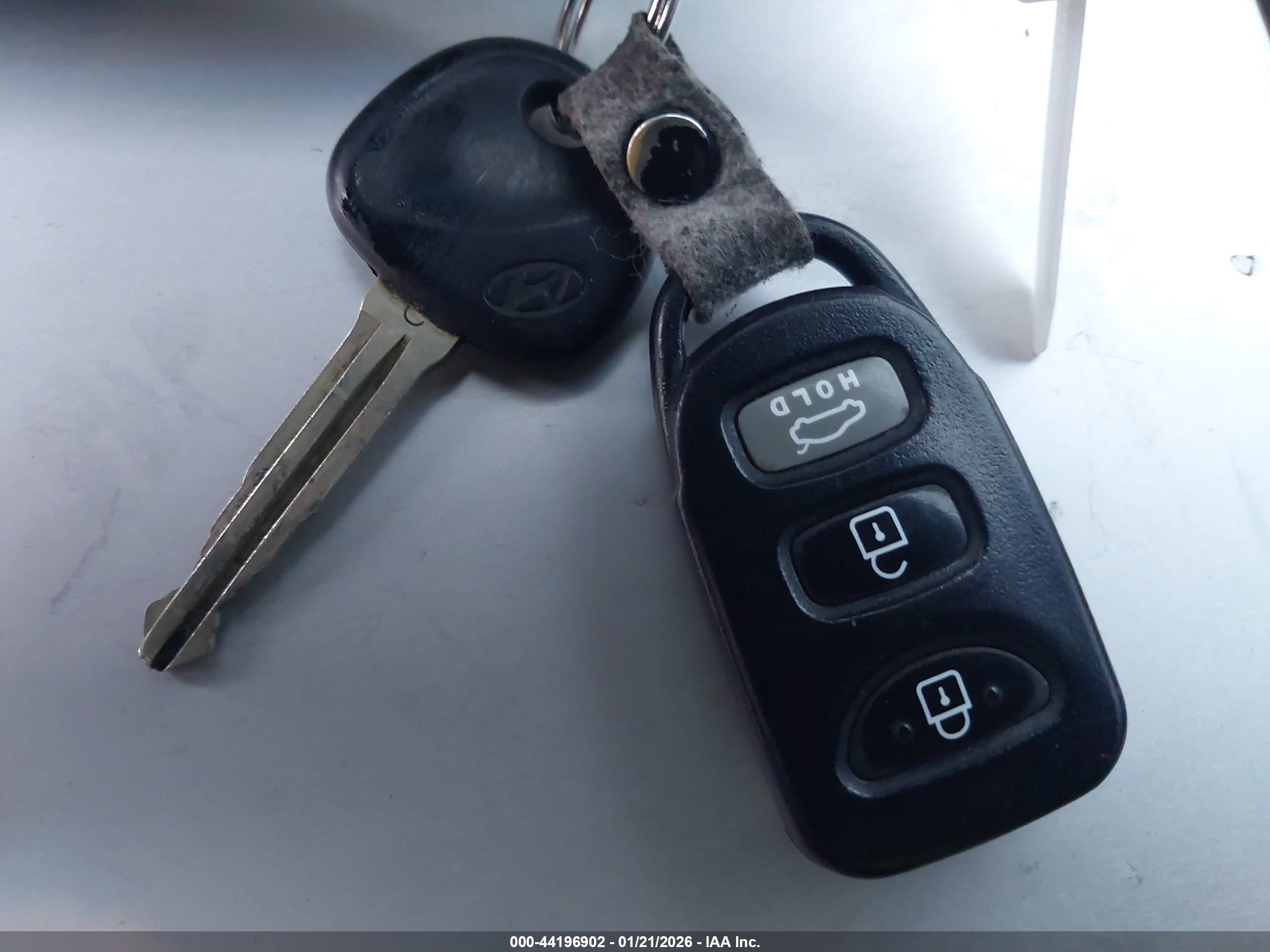 HYUNDAI ELANTRA image 11