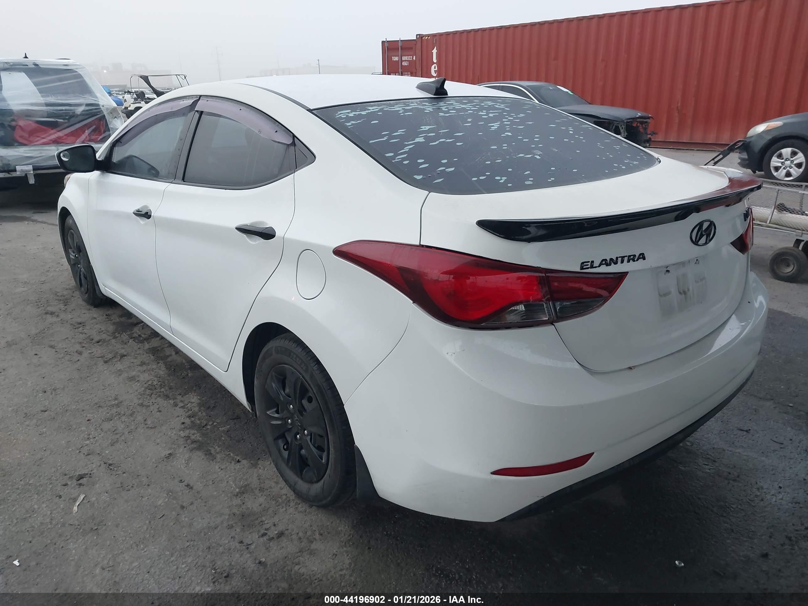 HYUNDAI ELANTRA image 3