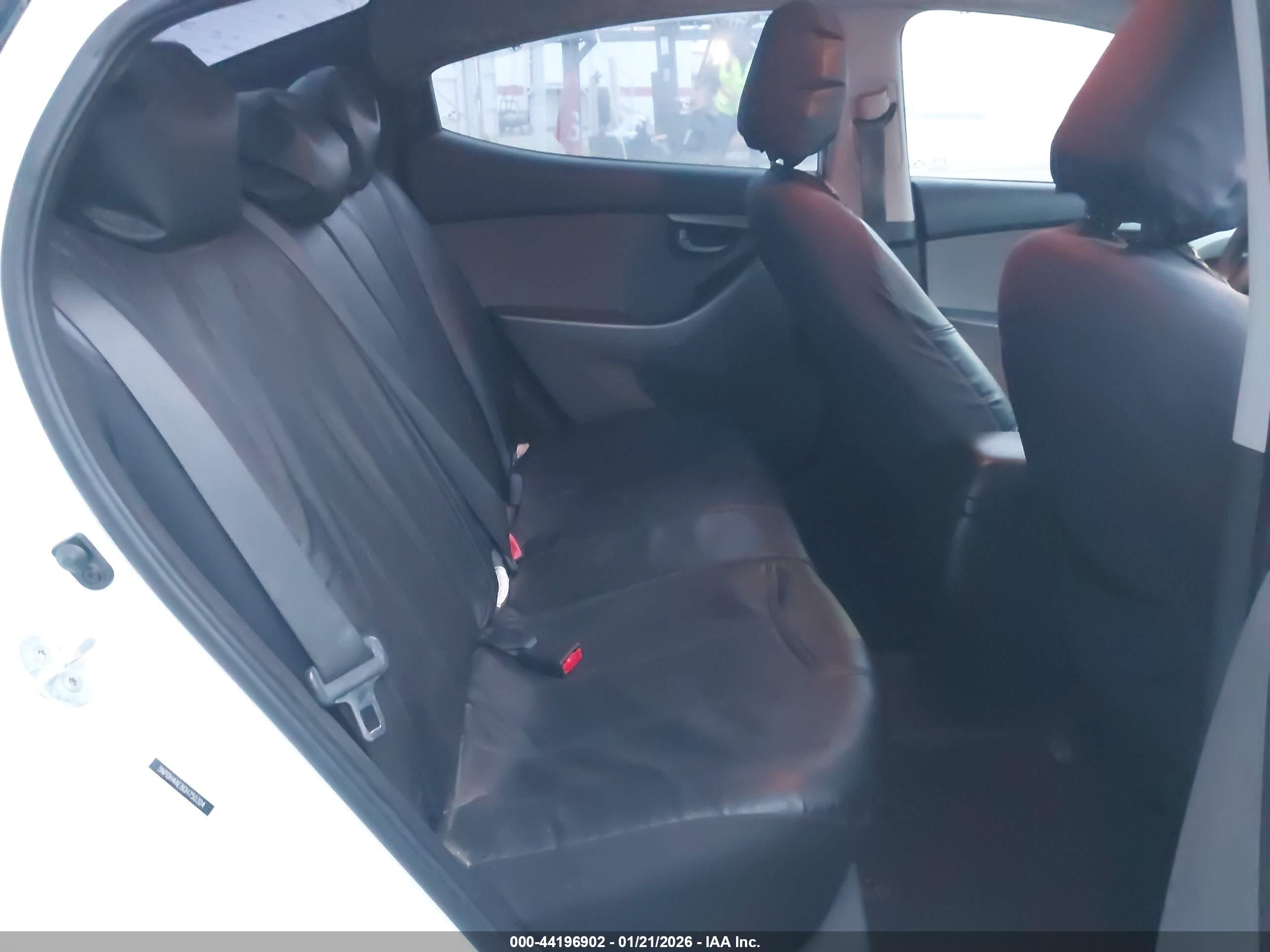 HYUNDAI ELANTRA image 8