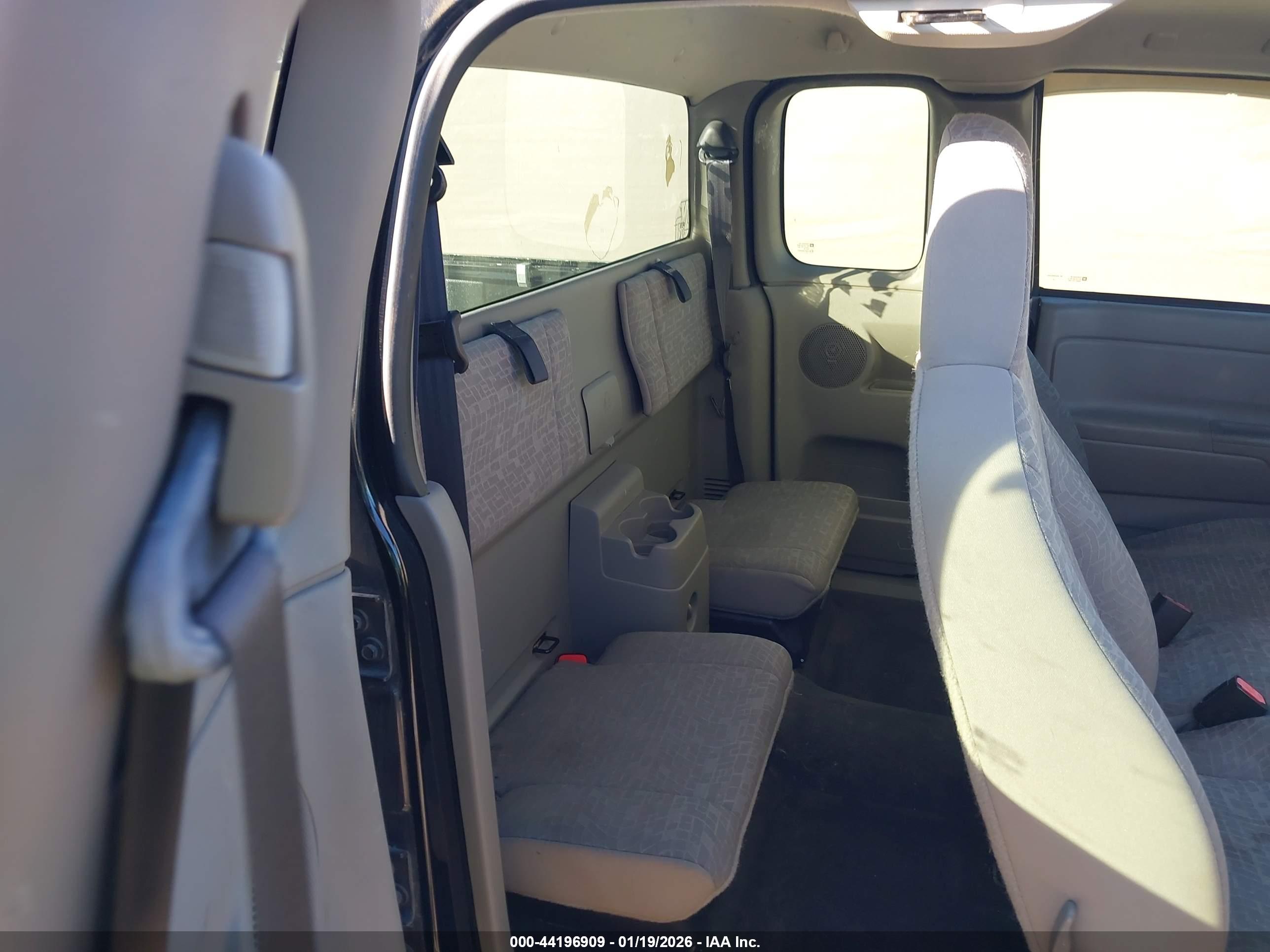 CHEVROLET COLORADO image 8