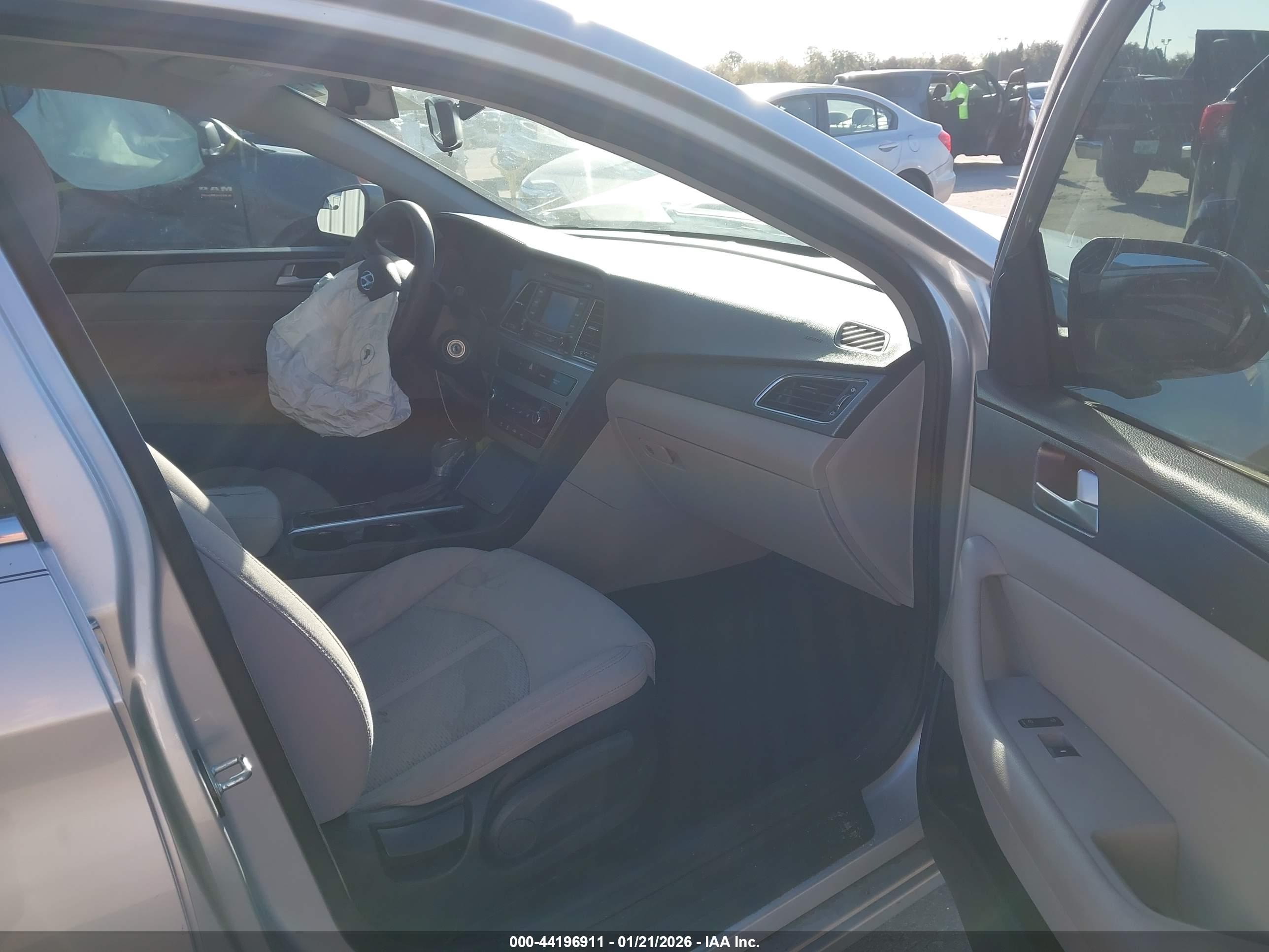HYUNDAI SONATA image 5