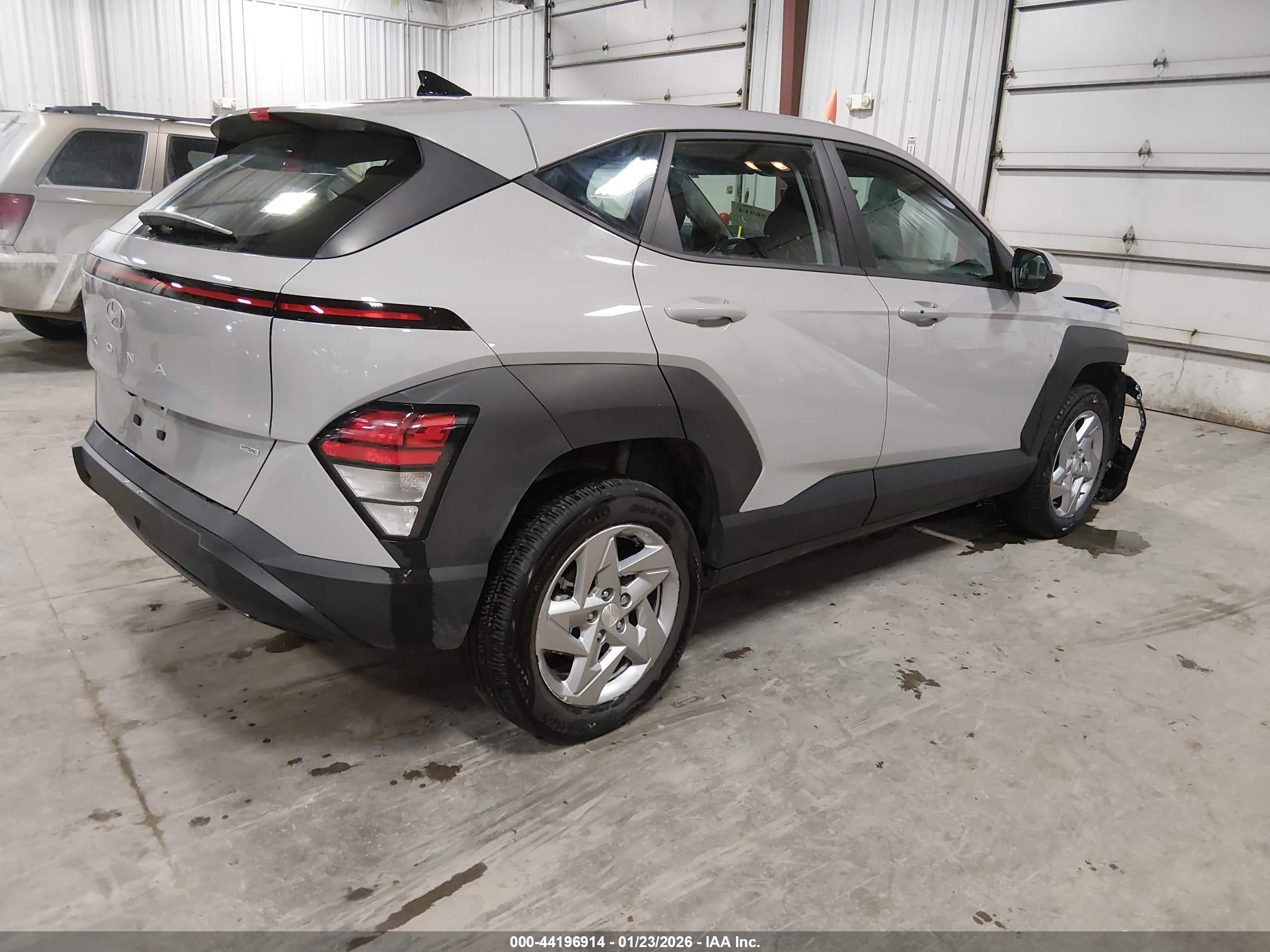 HYUNDAI KONA image 4