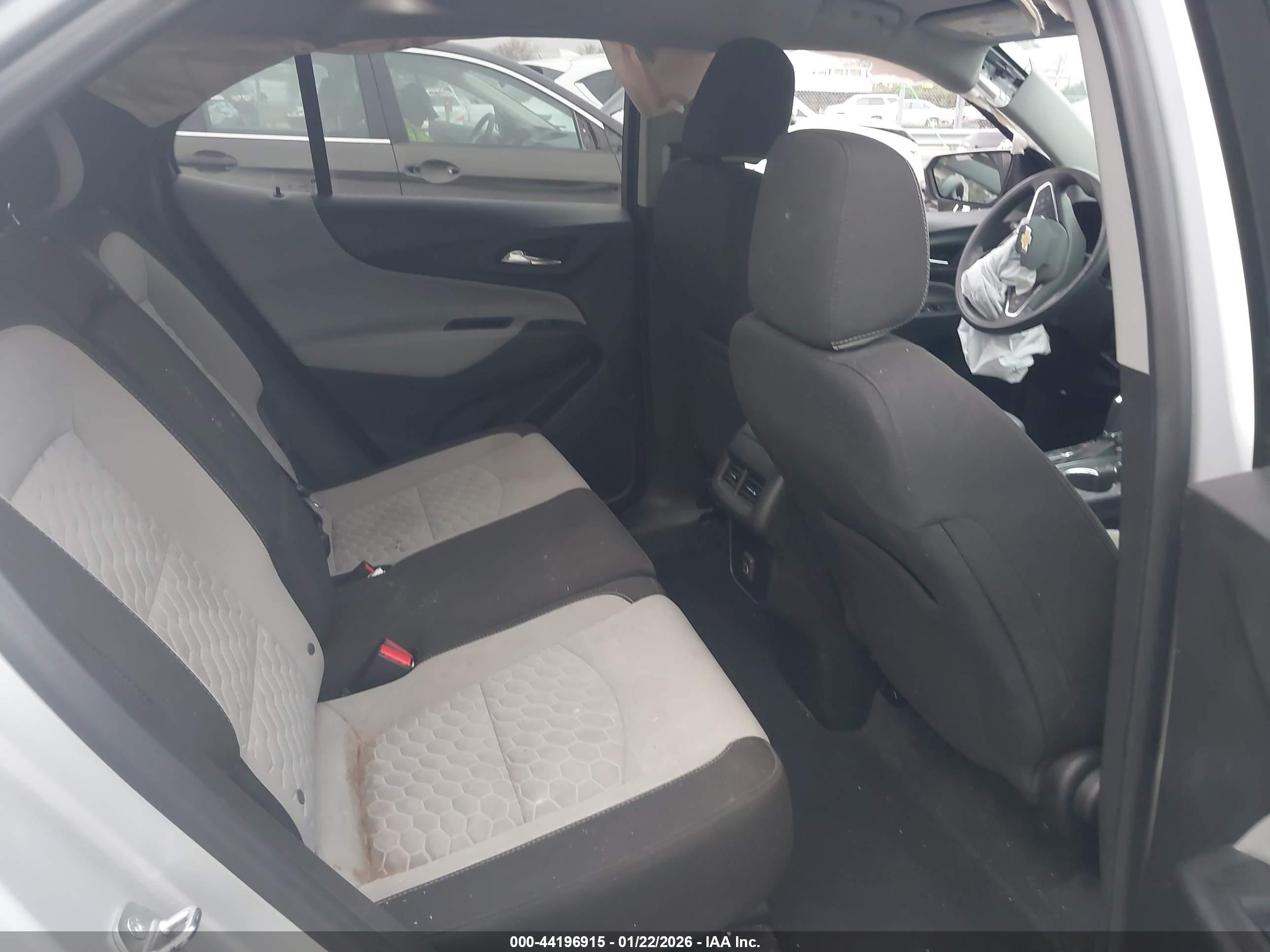 CHEVROLET EQUINOX image 8