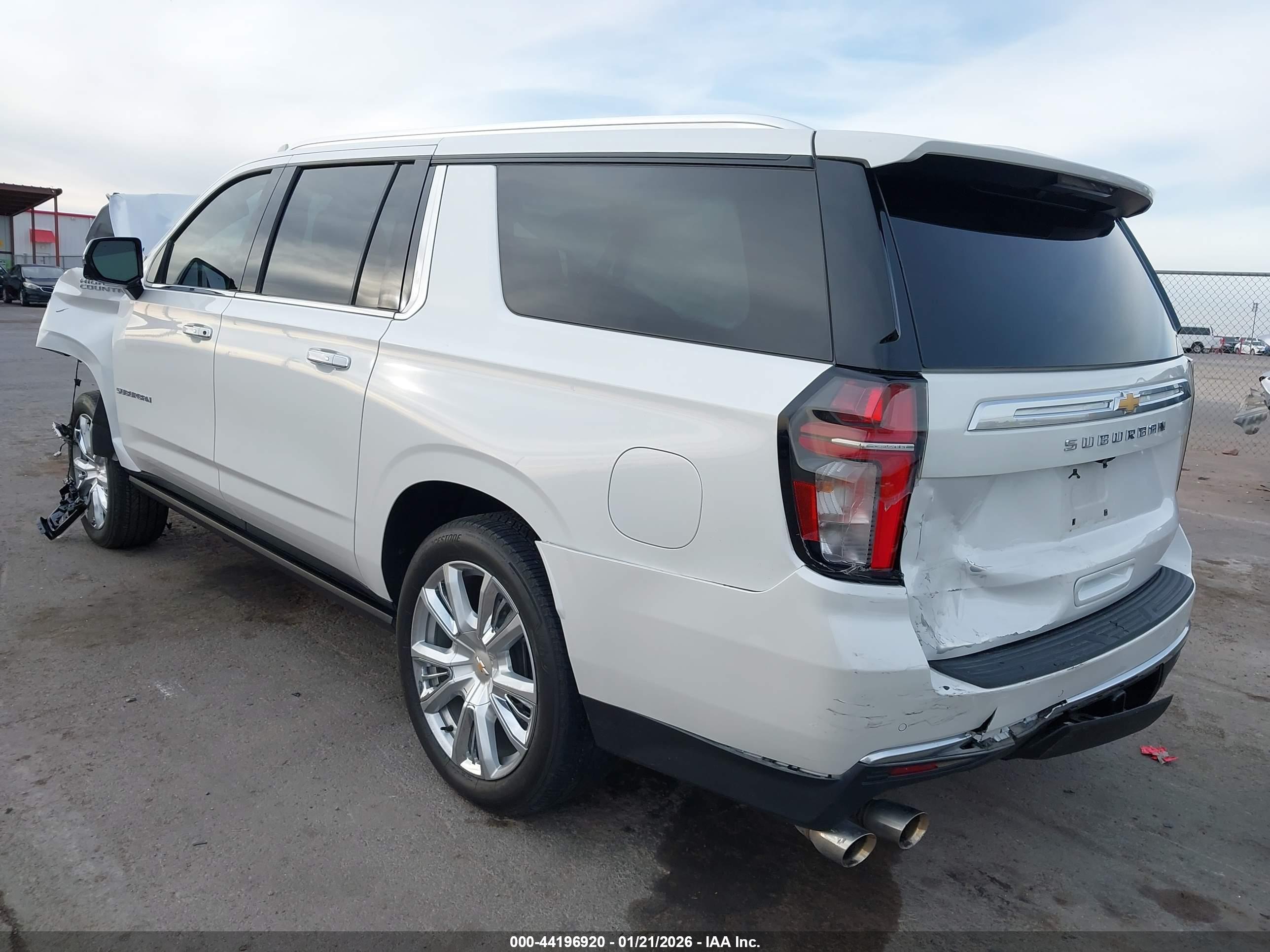 CHEVROLET SUBURBAN image 3