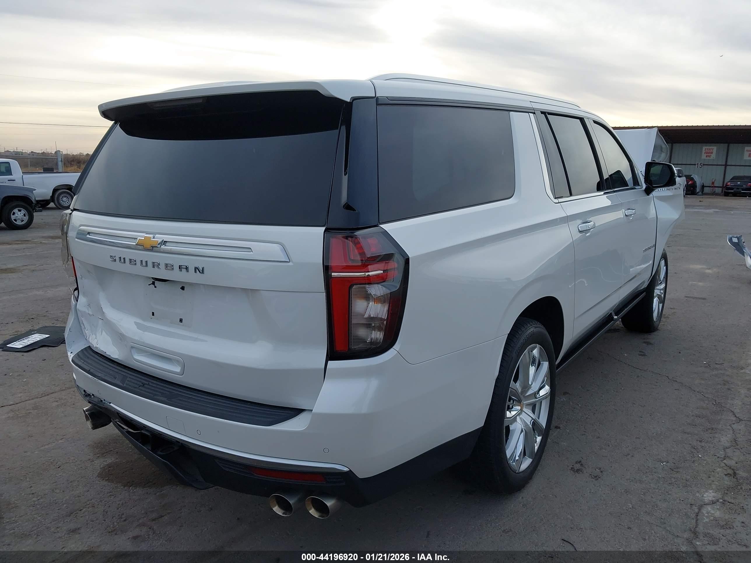 CHEVROLET SUBURBAN image 4