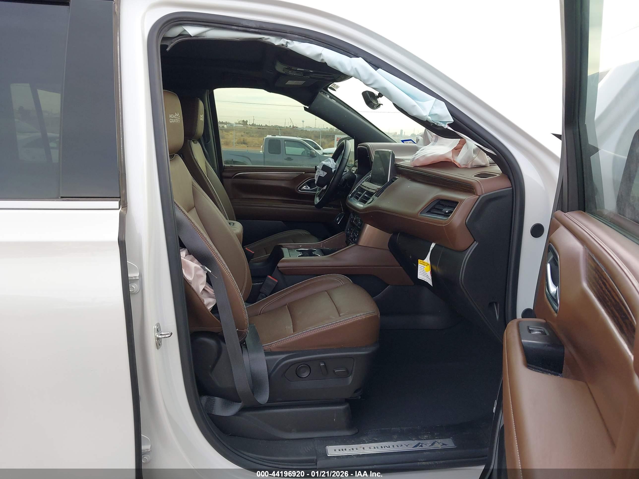 CHEVROLET SUBURBAN image 5