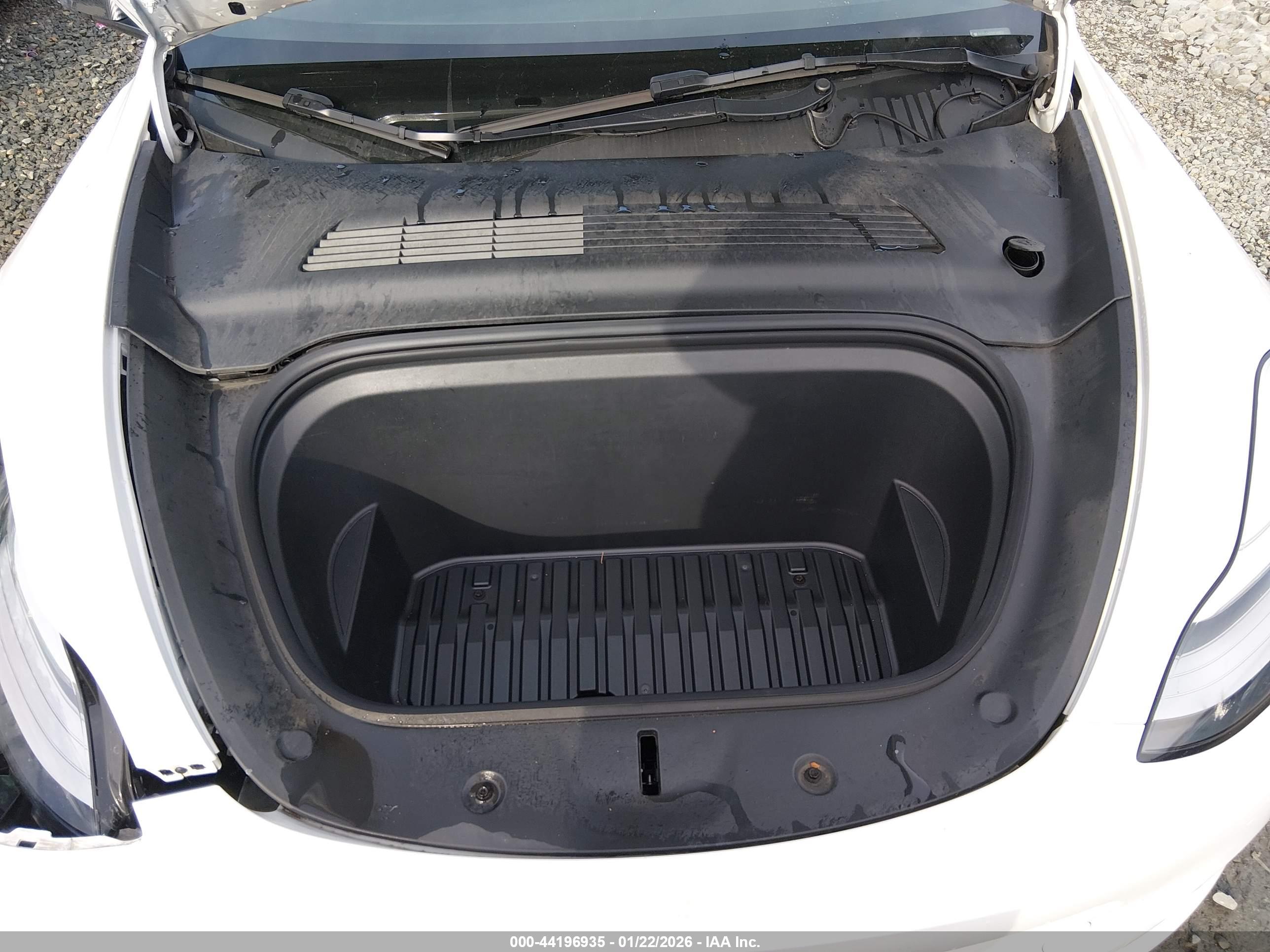 TESLA MODEL image 10