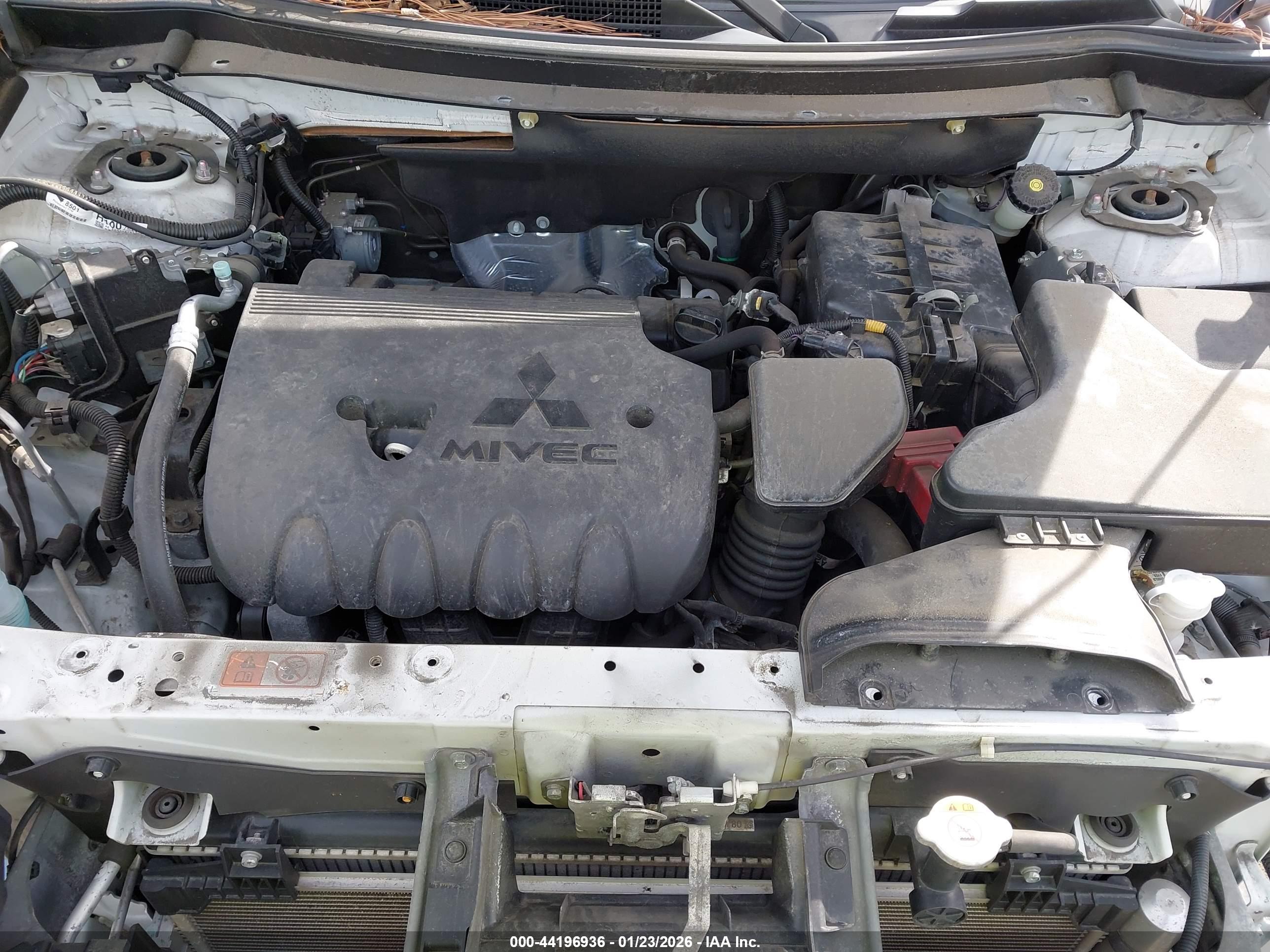 MITSUBISHI OUTLANDER image 10