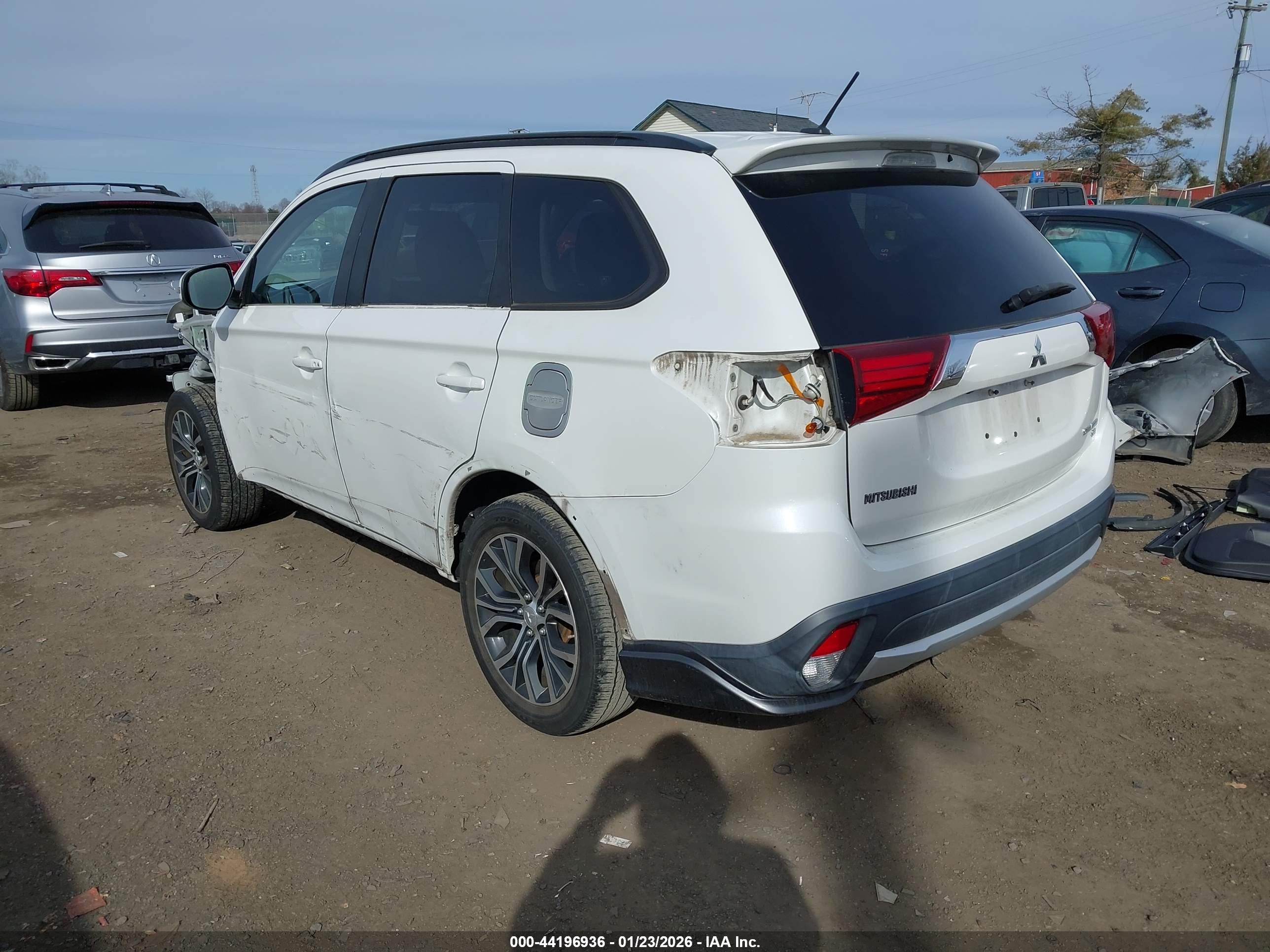 MITSUBISHI OUTLANDER image 3