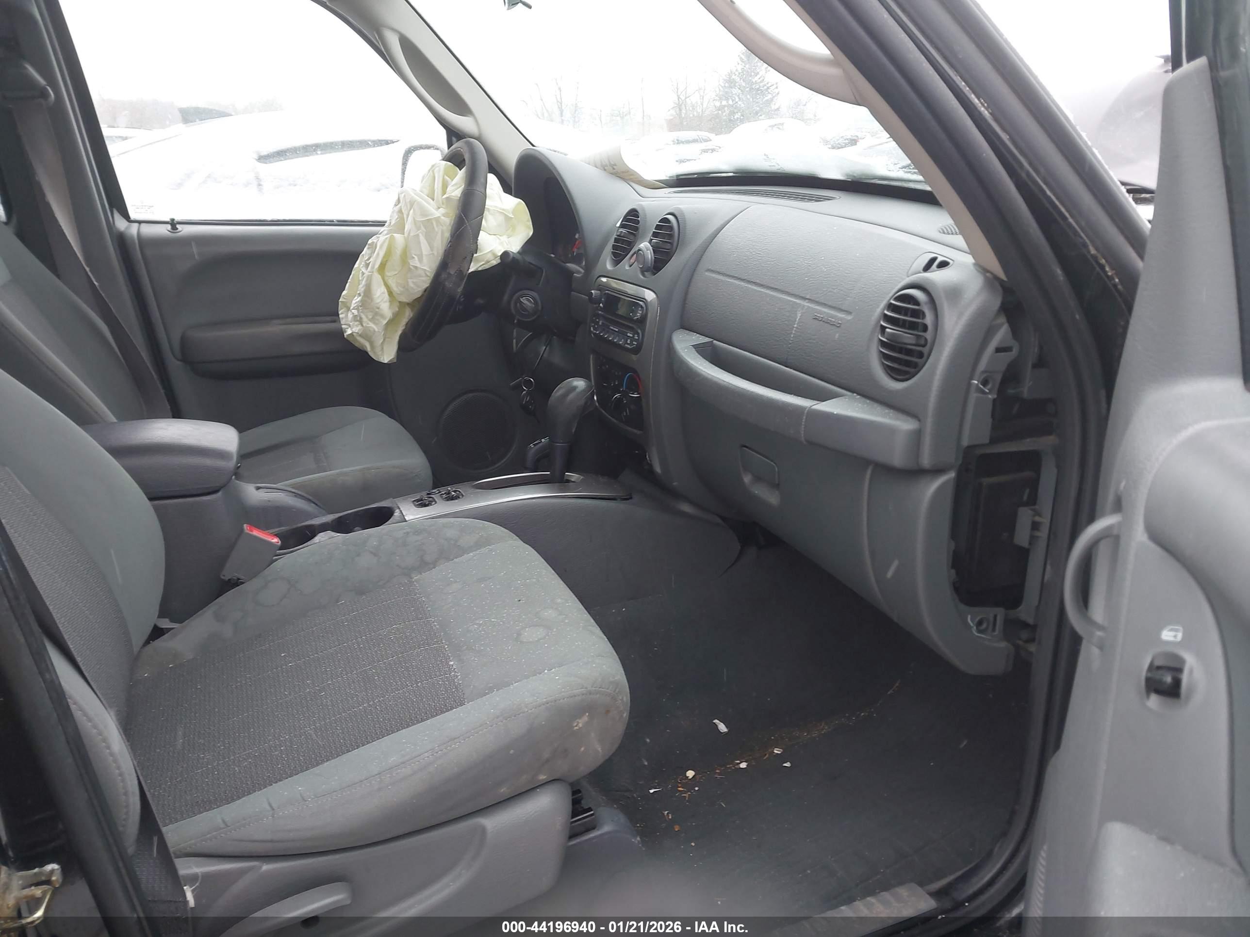 JEEP LIBERTY image 5