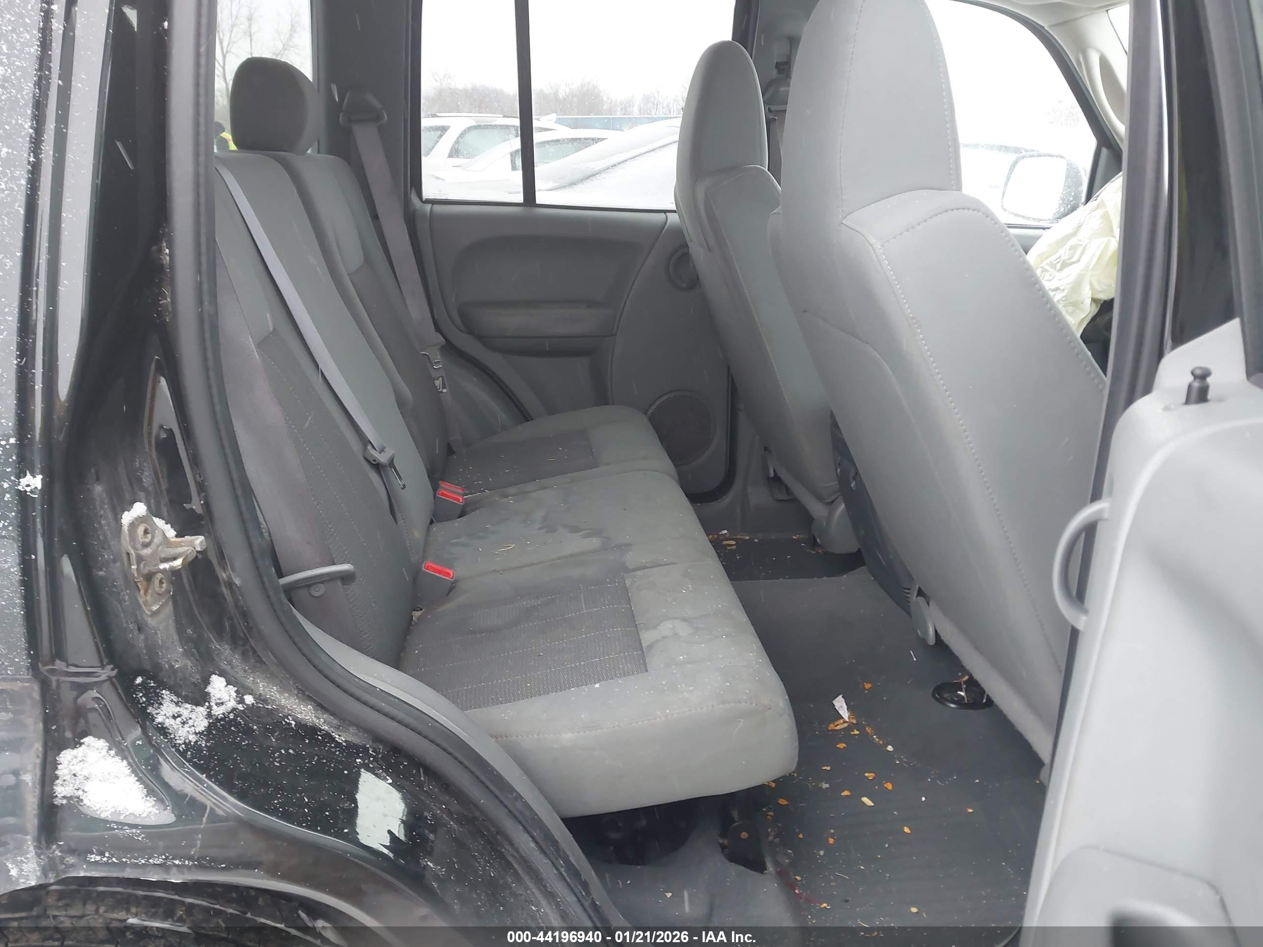JEEP LIBERTY image 8