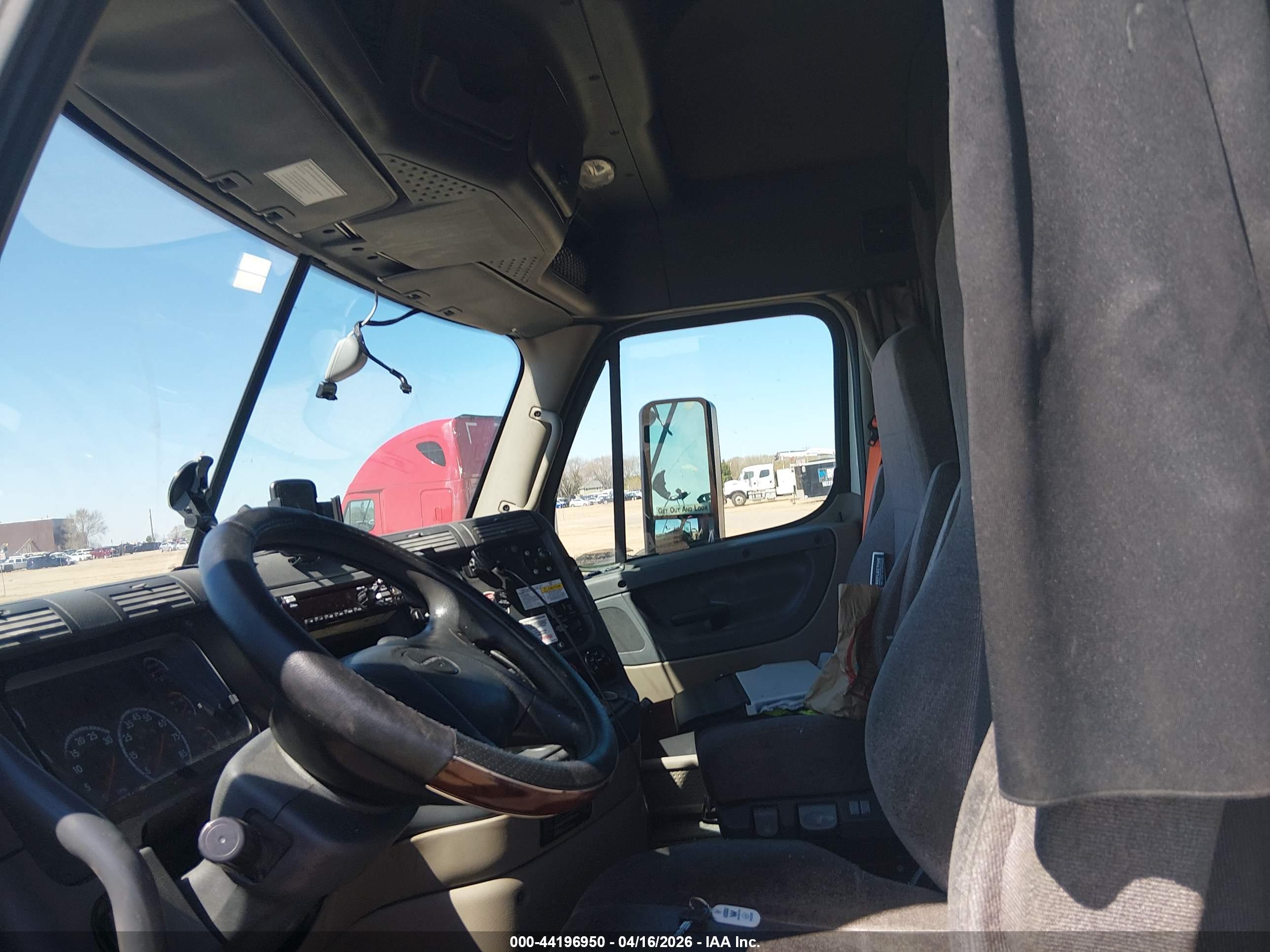 FREIGHTLINER CASCADIA image 7