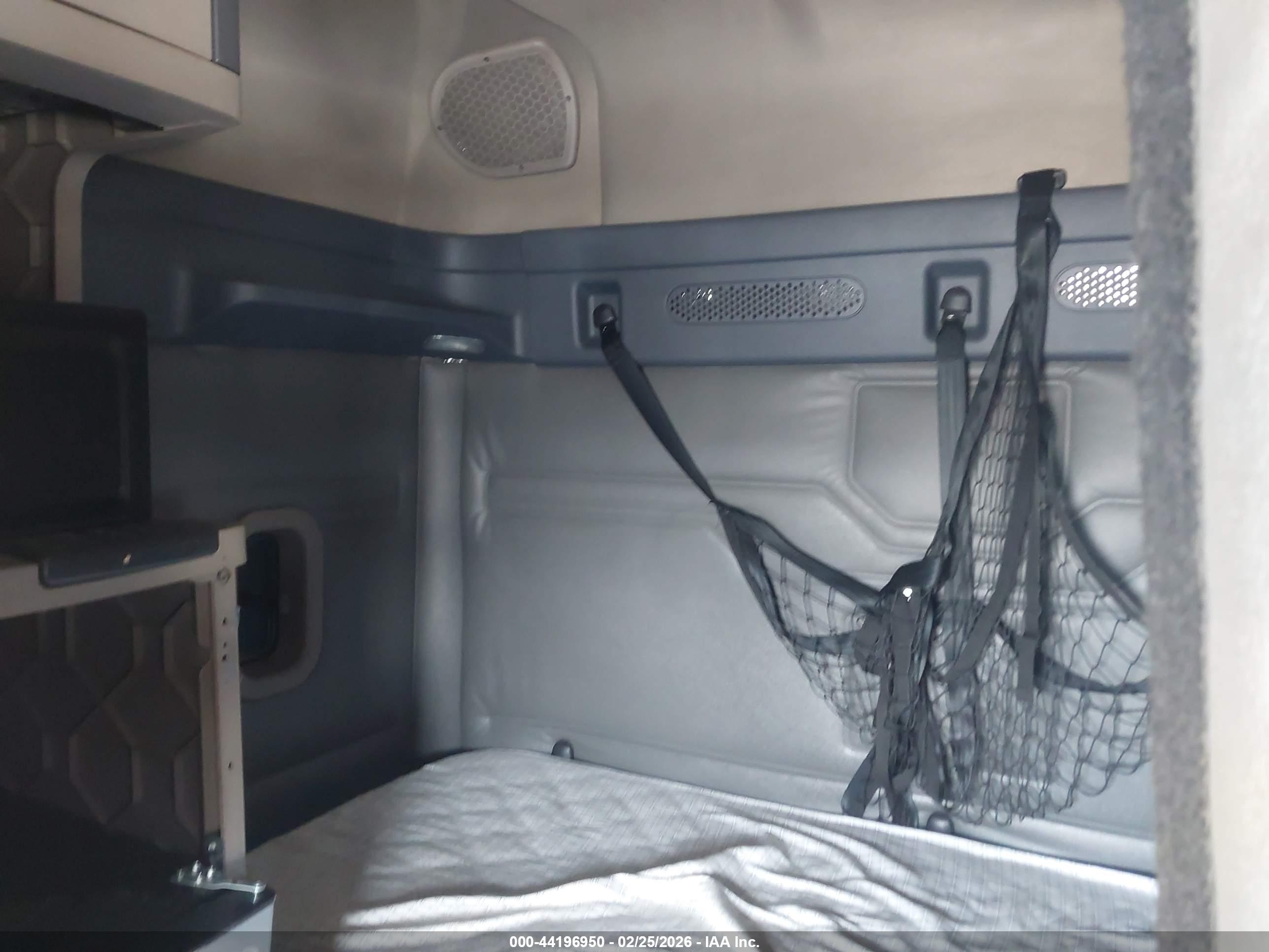 FREIGHTLINER CASCADIA image 8