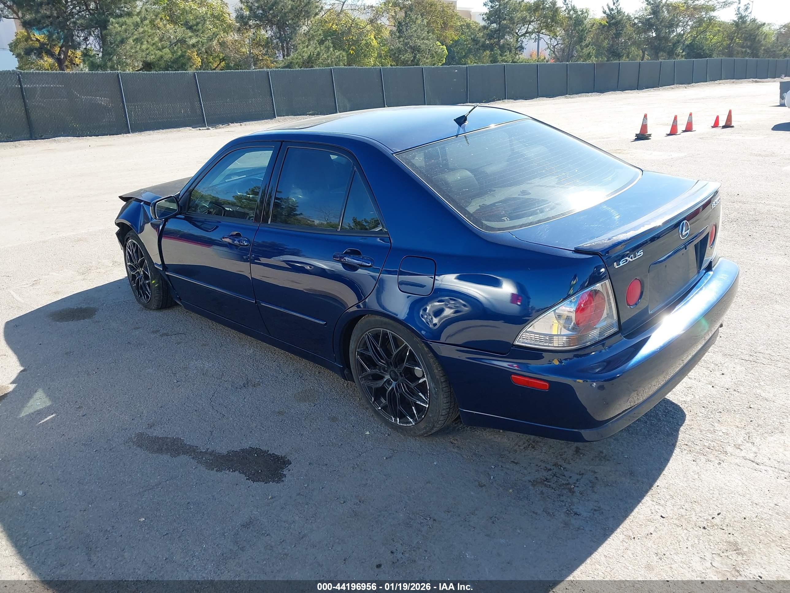 LEXUS IS image 3