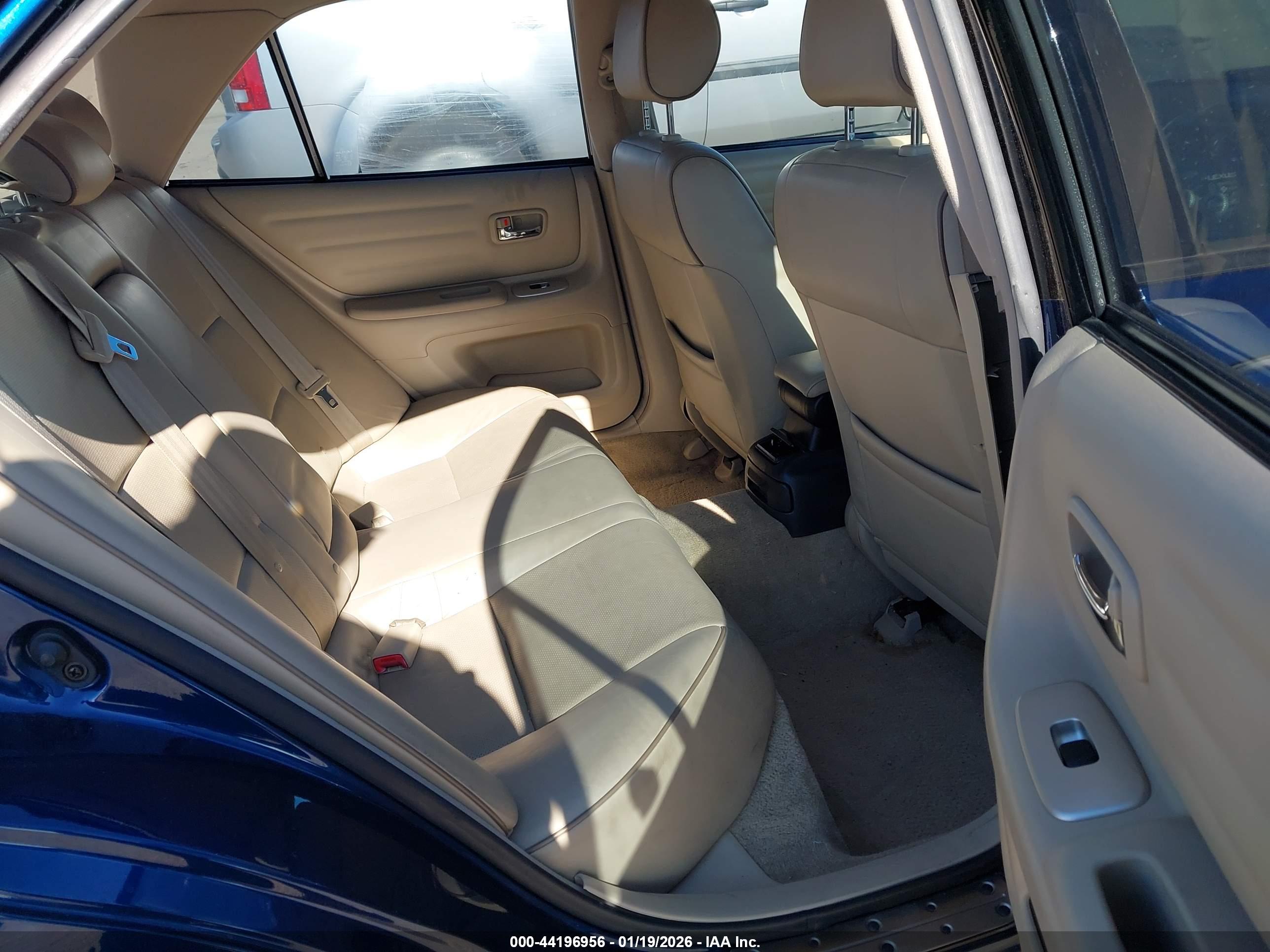 LEXUS IS image 8