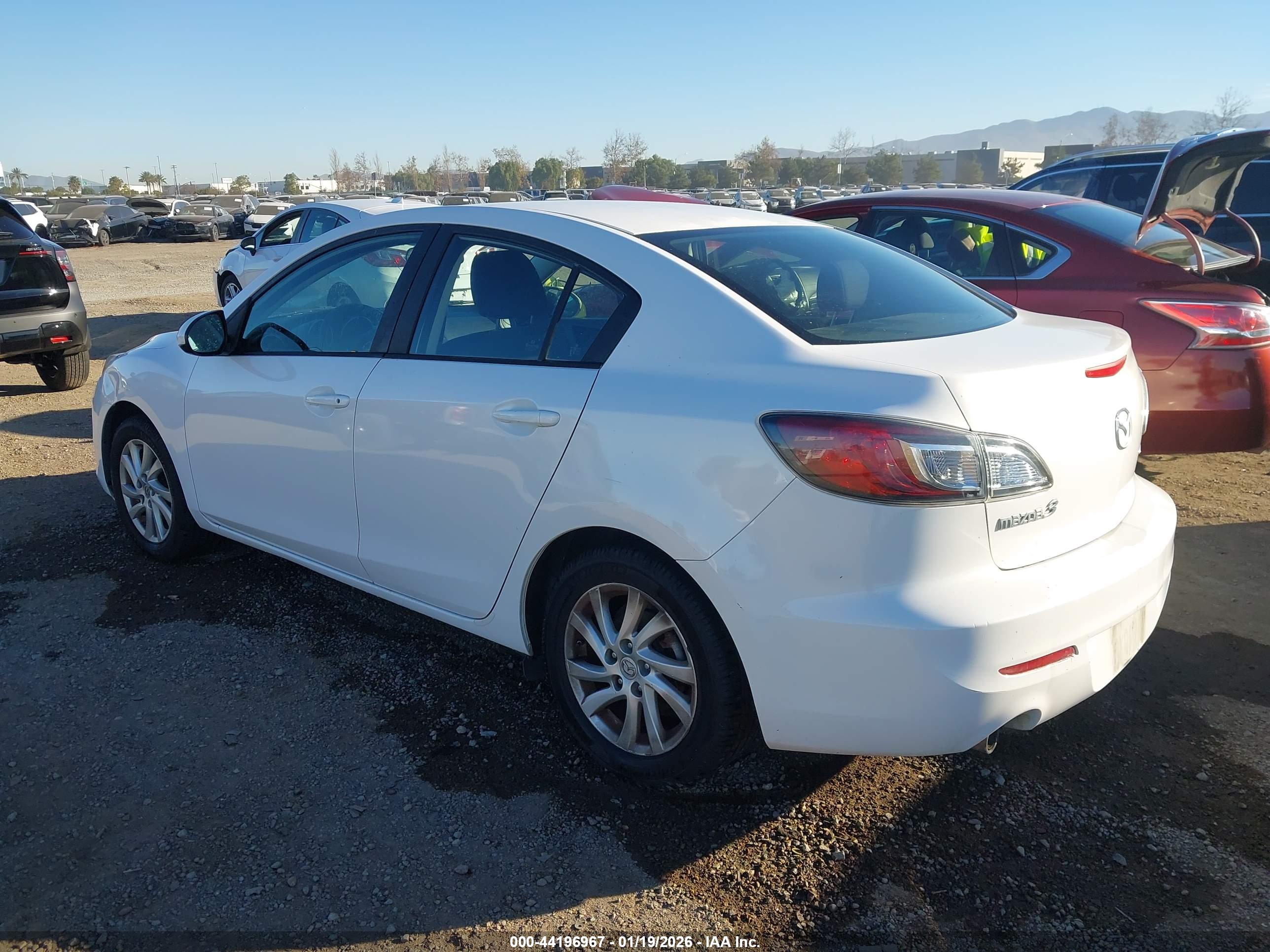 MAZDA MAZDA3 image 3