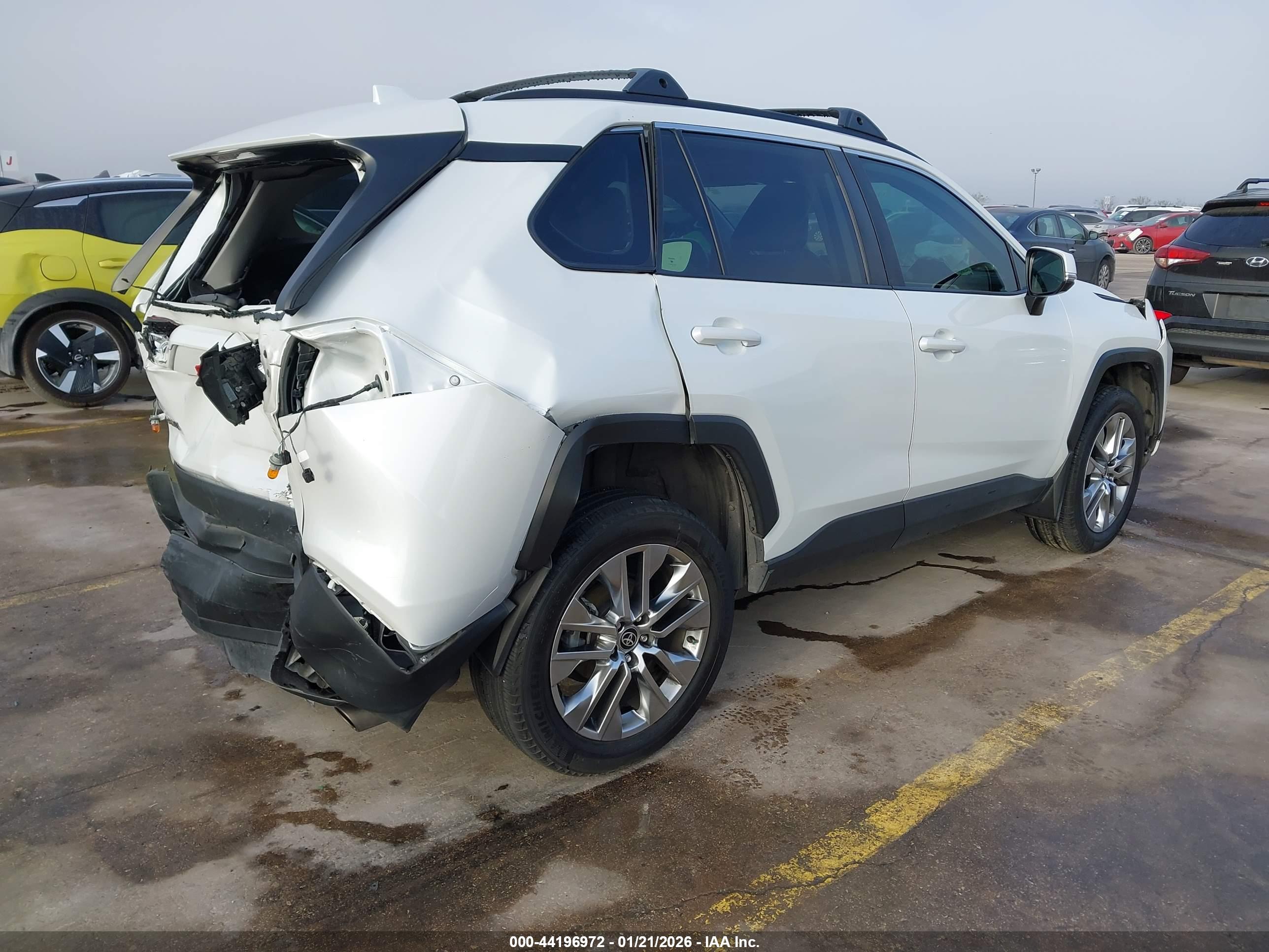 TOYOTA RAV4 image 4