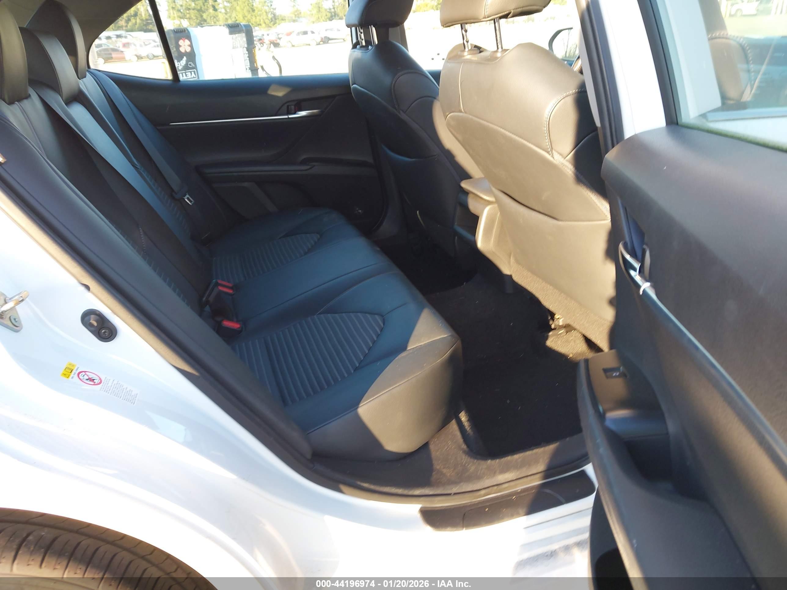 TOYOTA CAMRY image 8