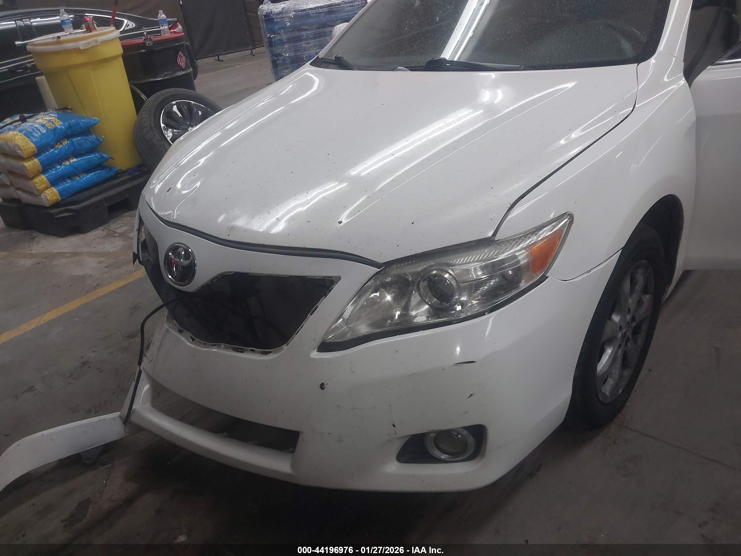 TOYOTA CAMRY image 6