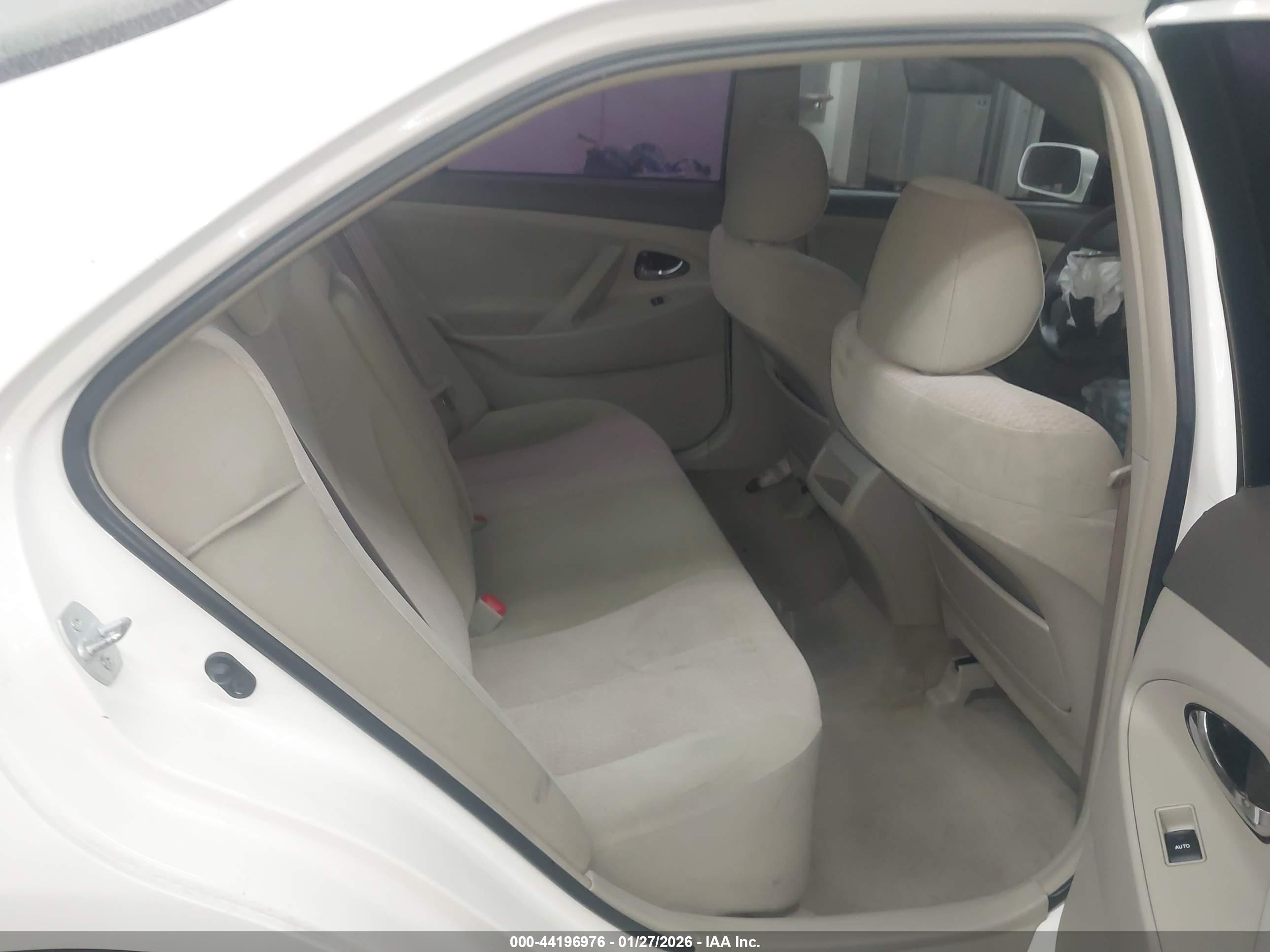 TOYOTA CAMRY image 8