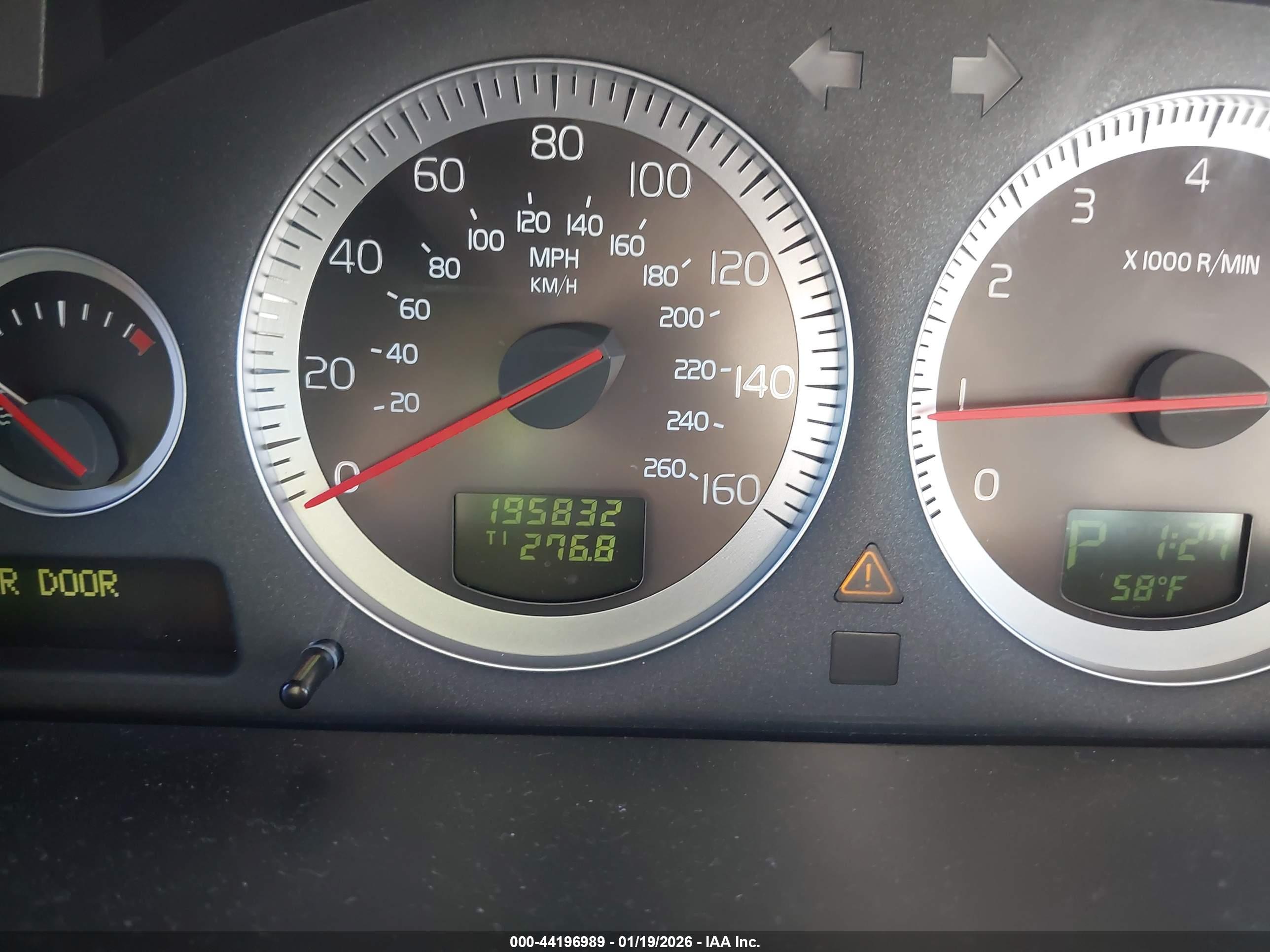 VOLVO XC90 image 7