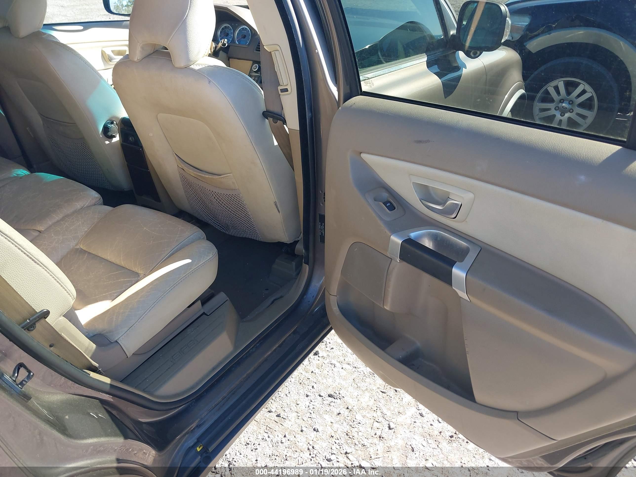 VOLVO XC90 image 8