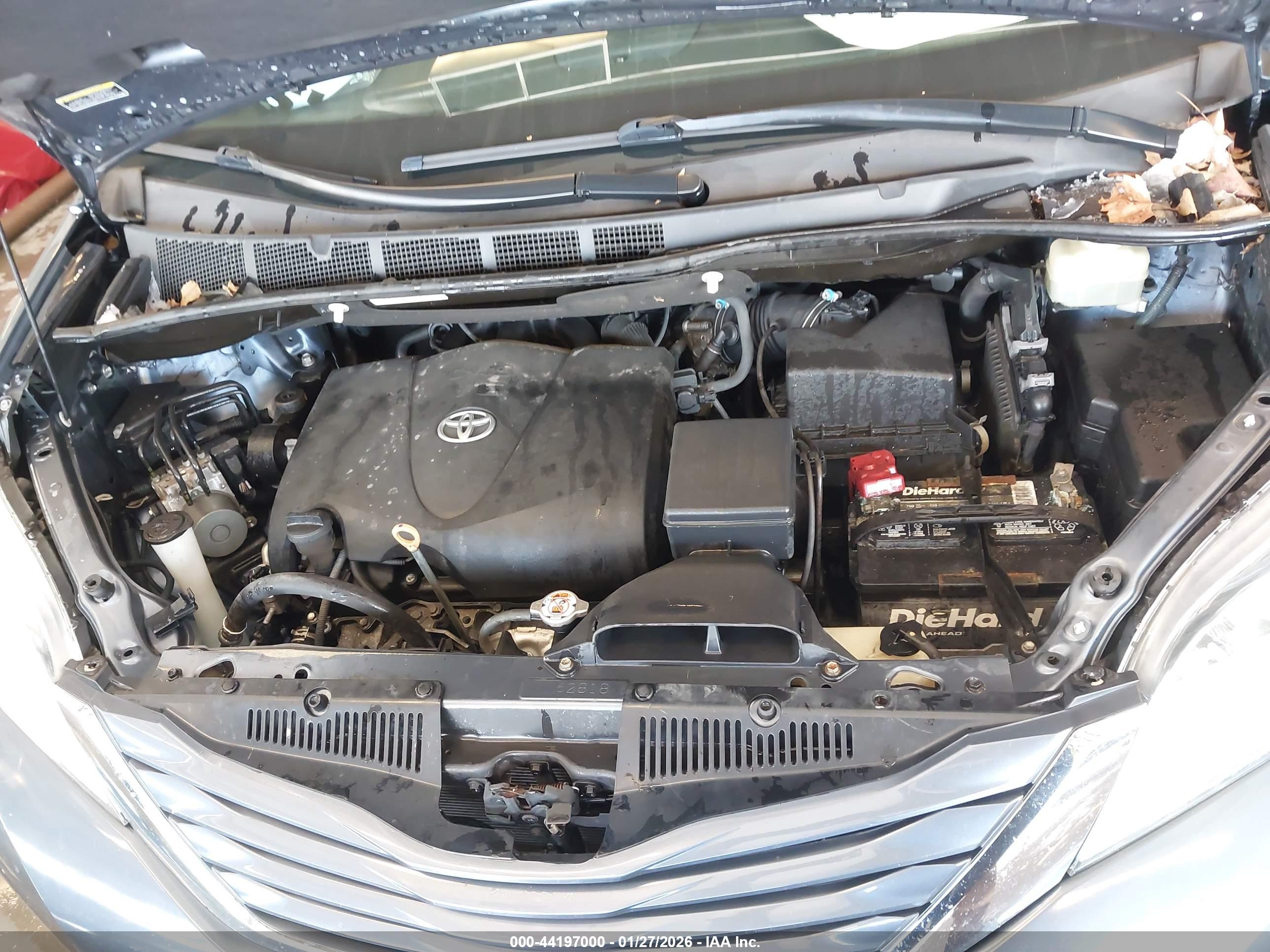 TOYOTA SIENNA image 10