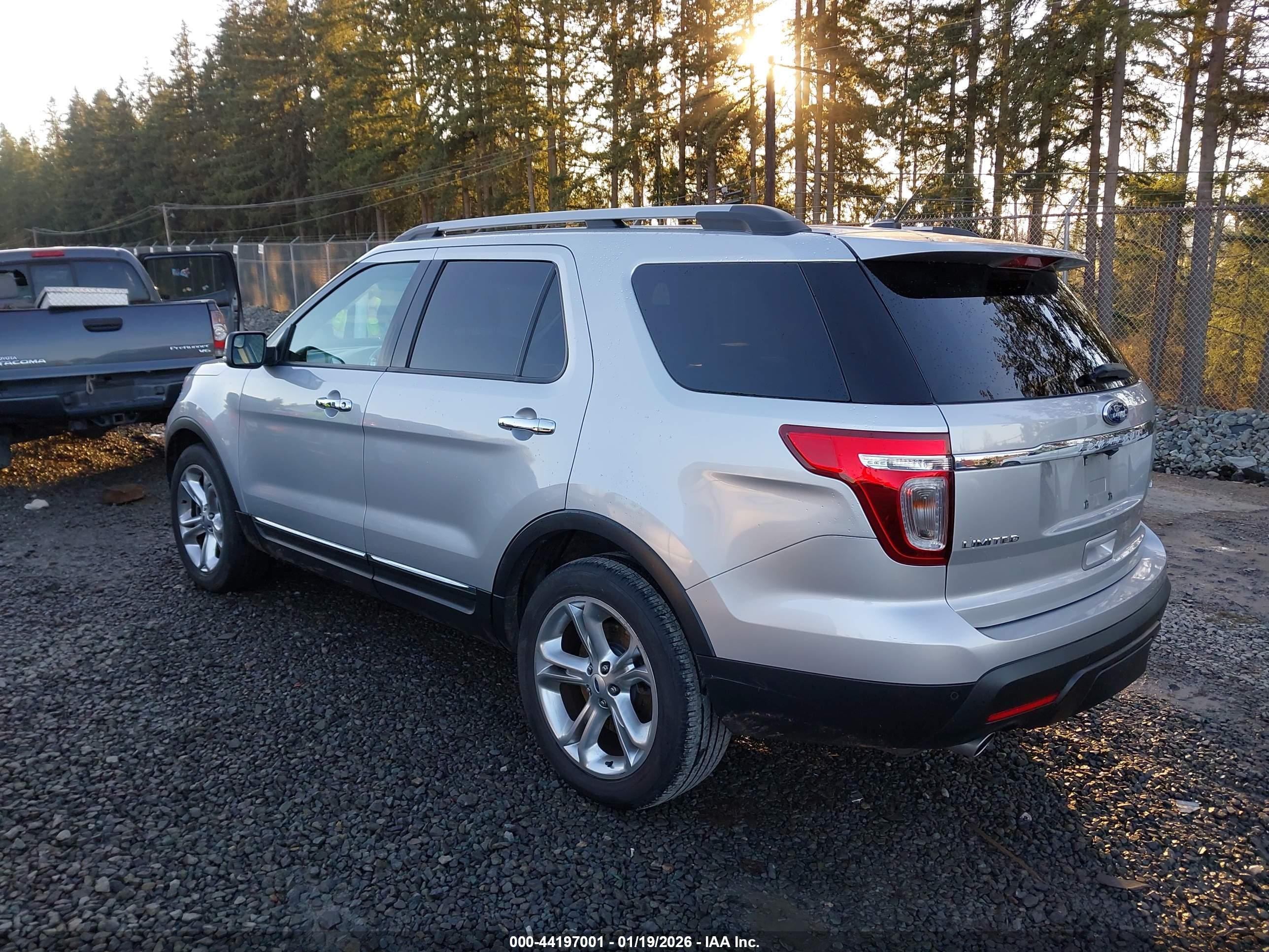 FORD EXPLORER image 3