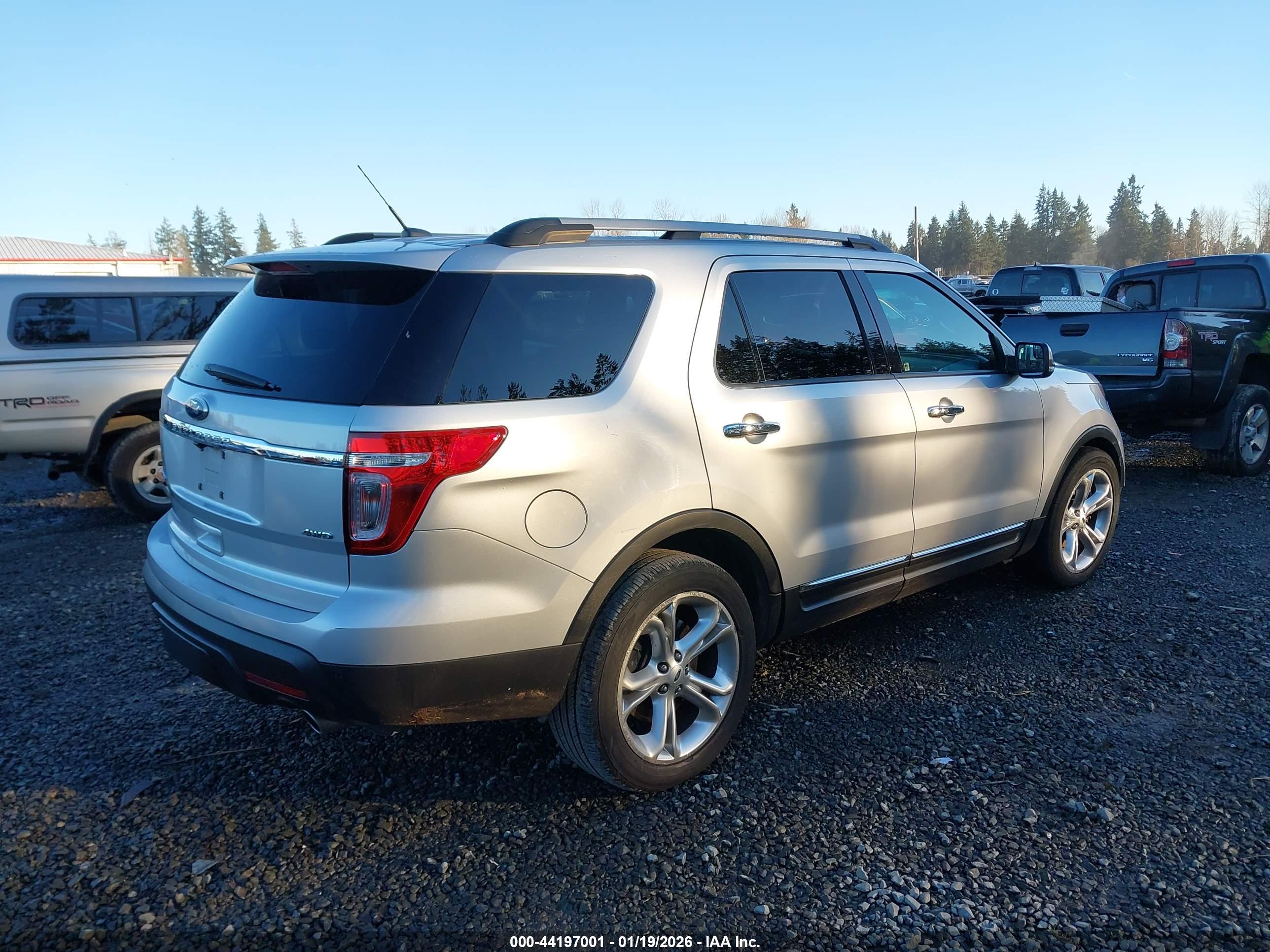 FORD EXPLORER image 4