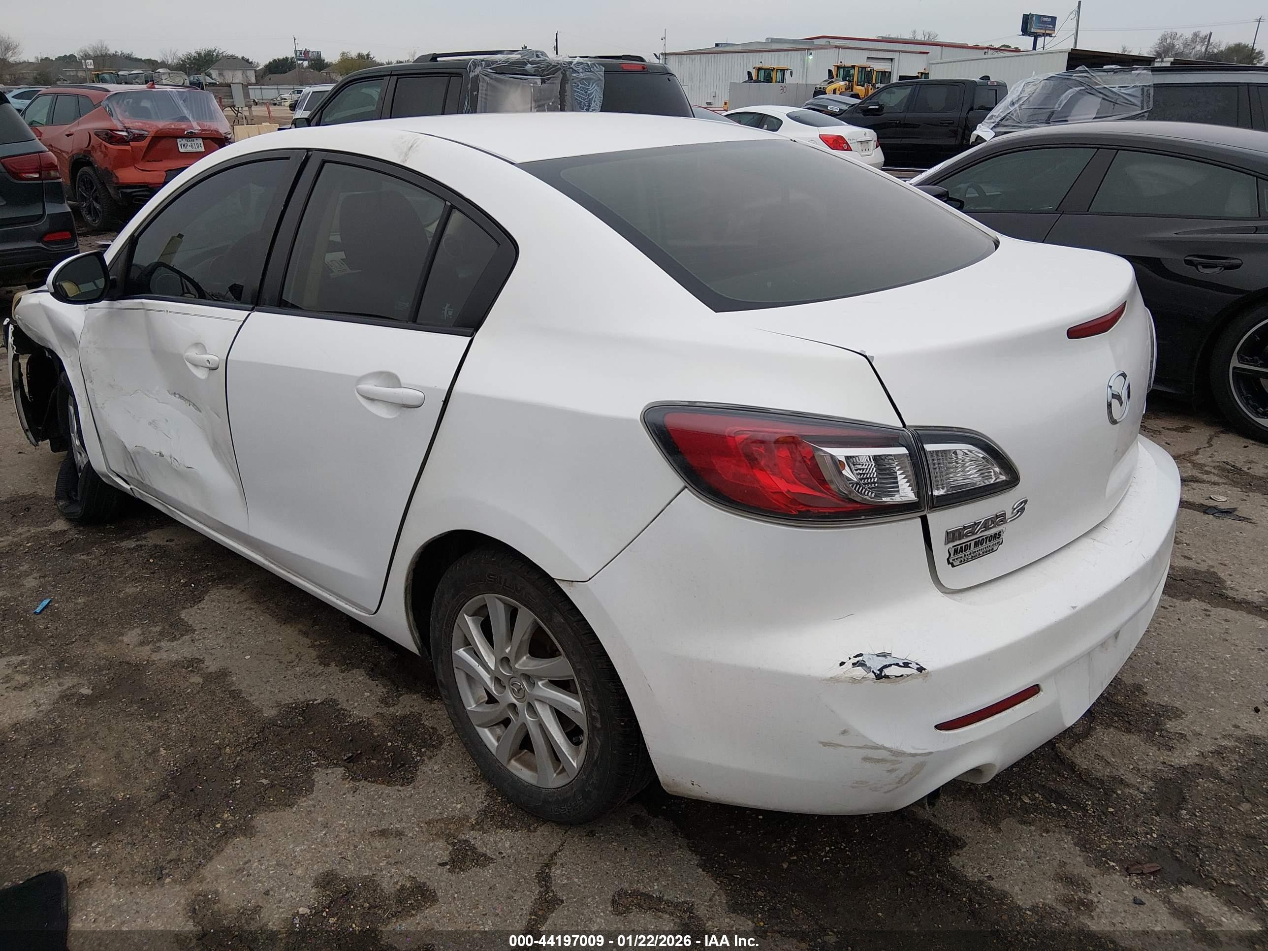 MAZDA MAZDA3 image 3
