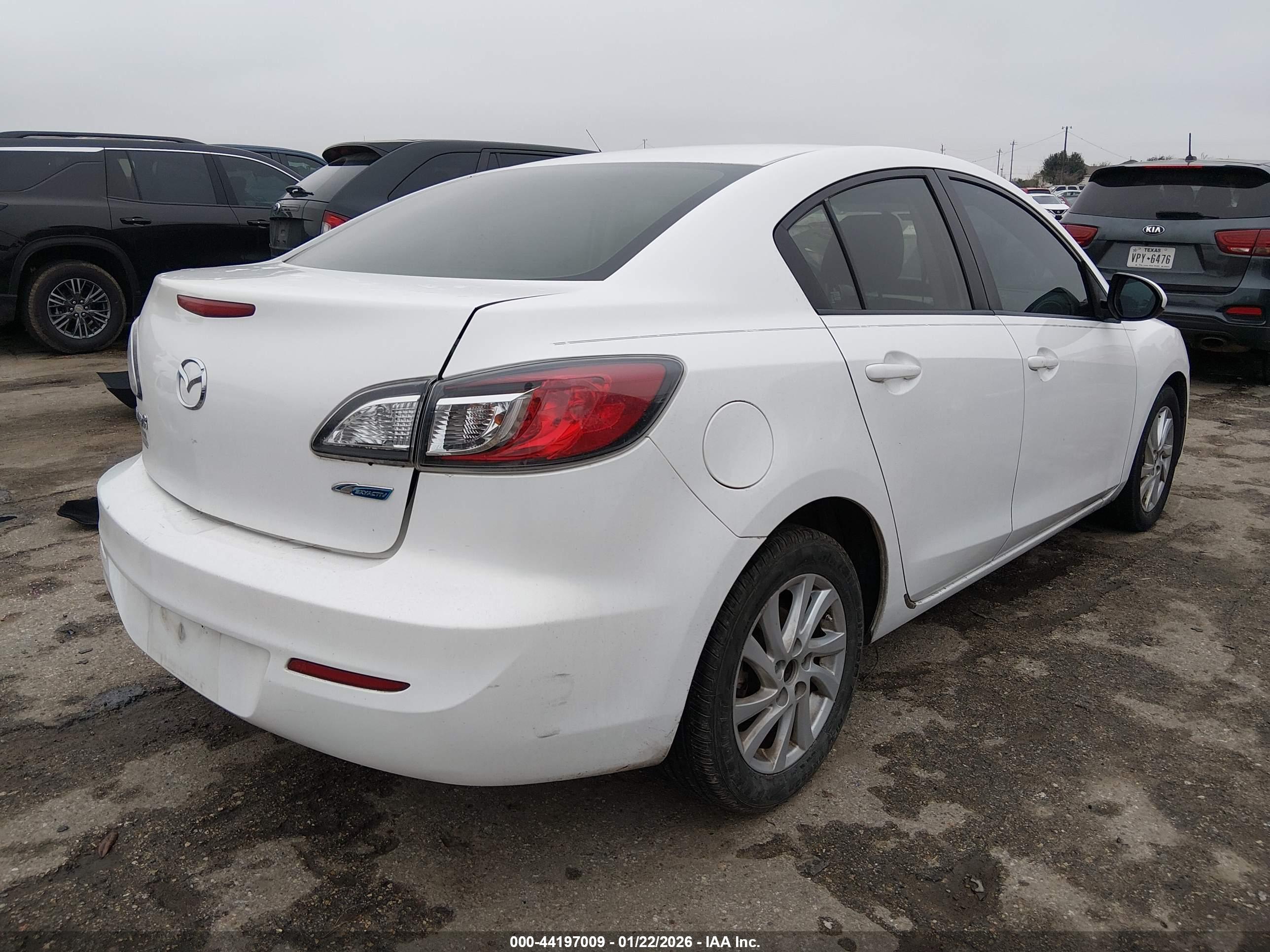 MAZDA MAZDA3 image 4
