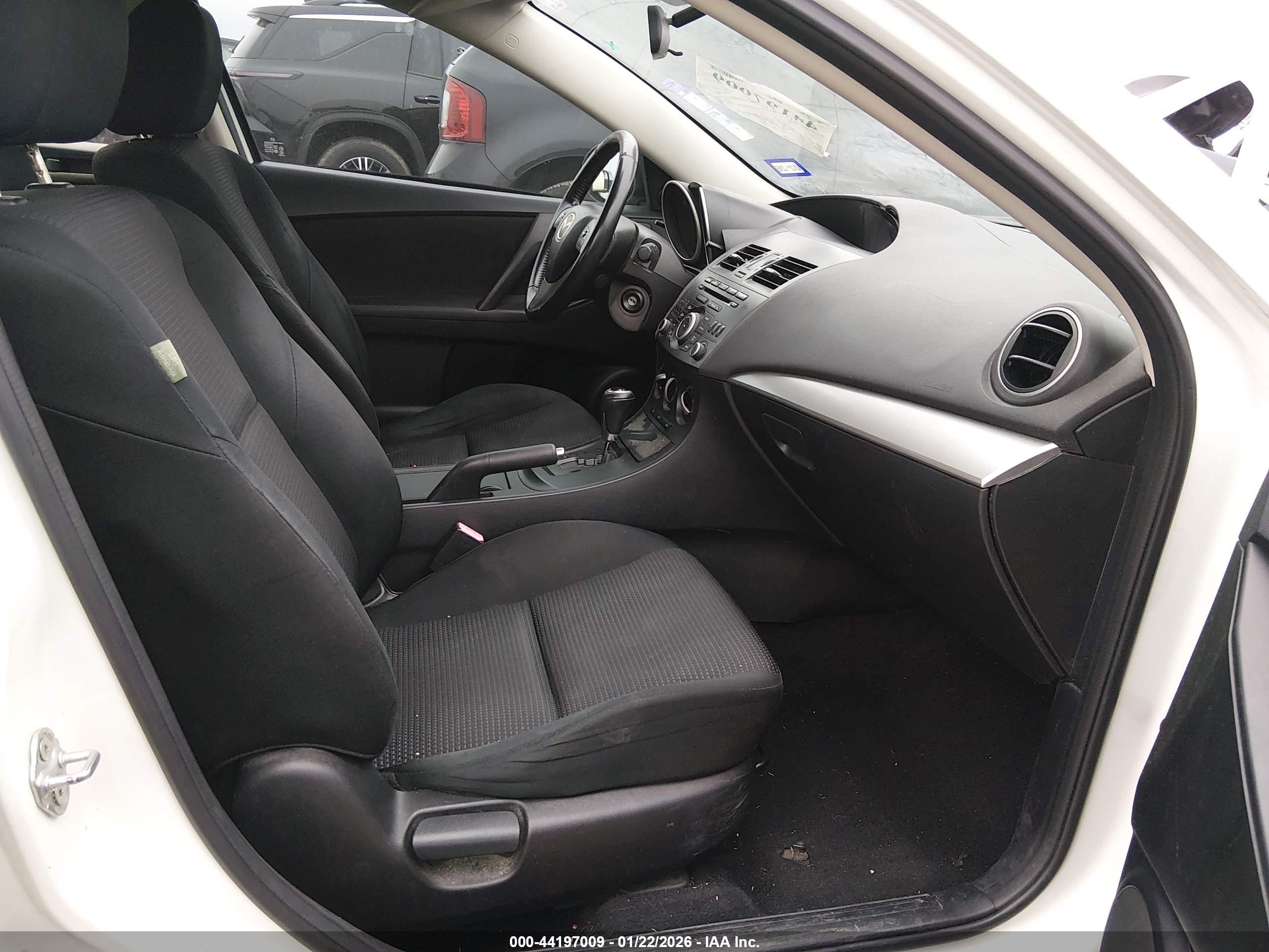 MAZDA MAZDA3 image 5