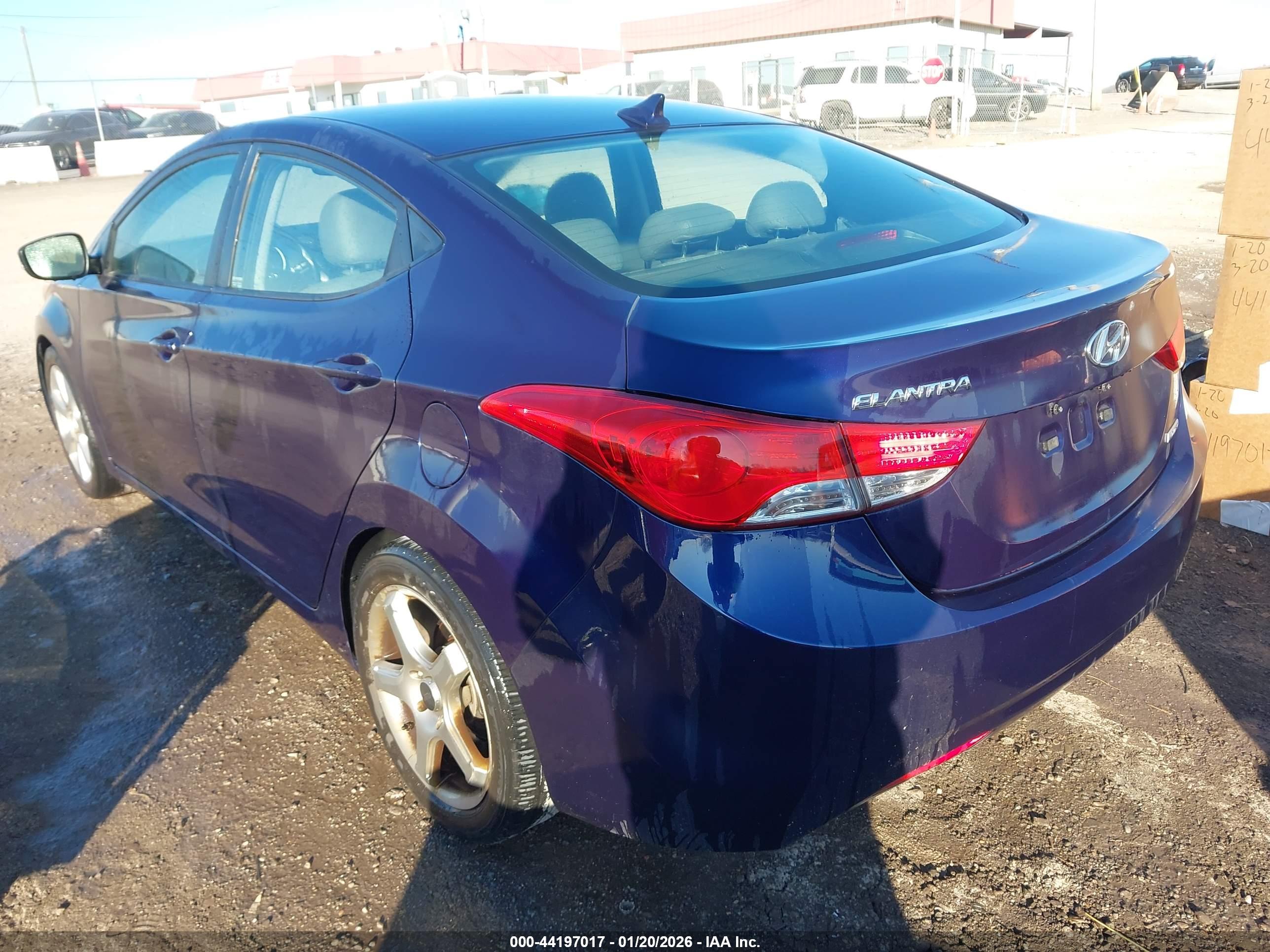 HYUNDAI ELANTRA image 3