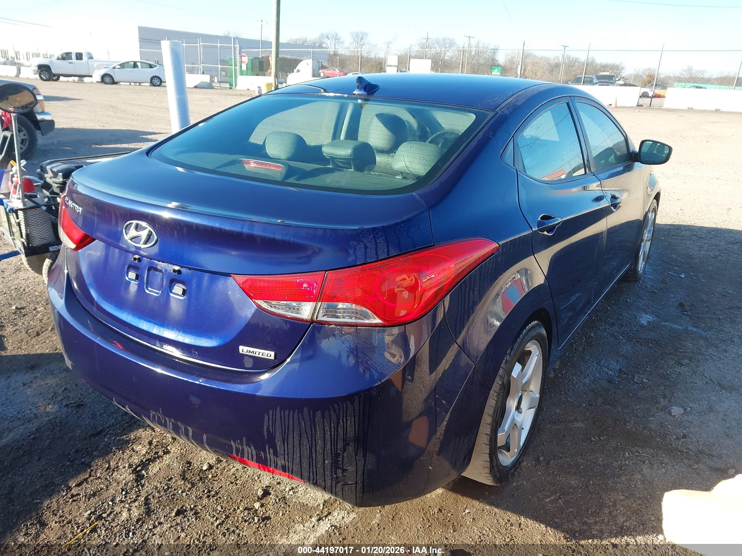 HYUNDAI ELANTRA image 4