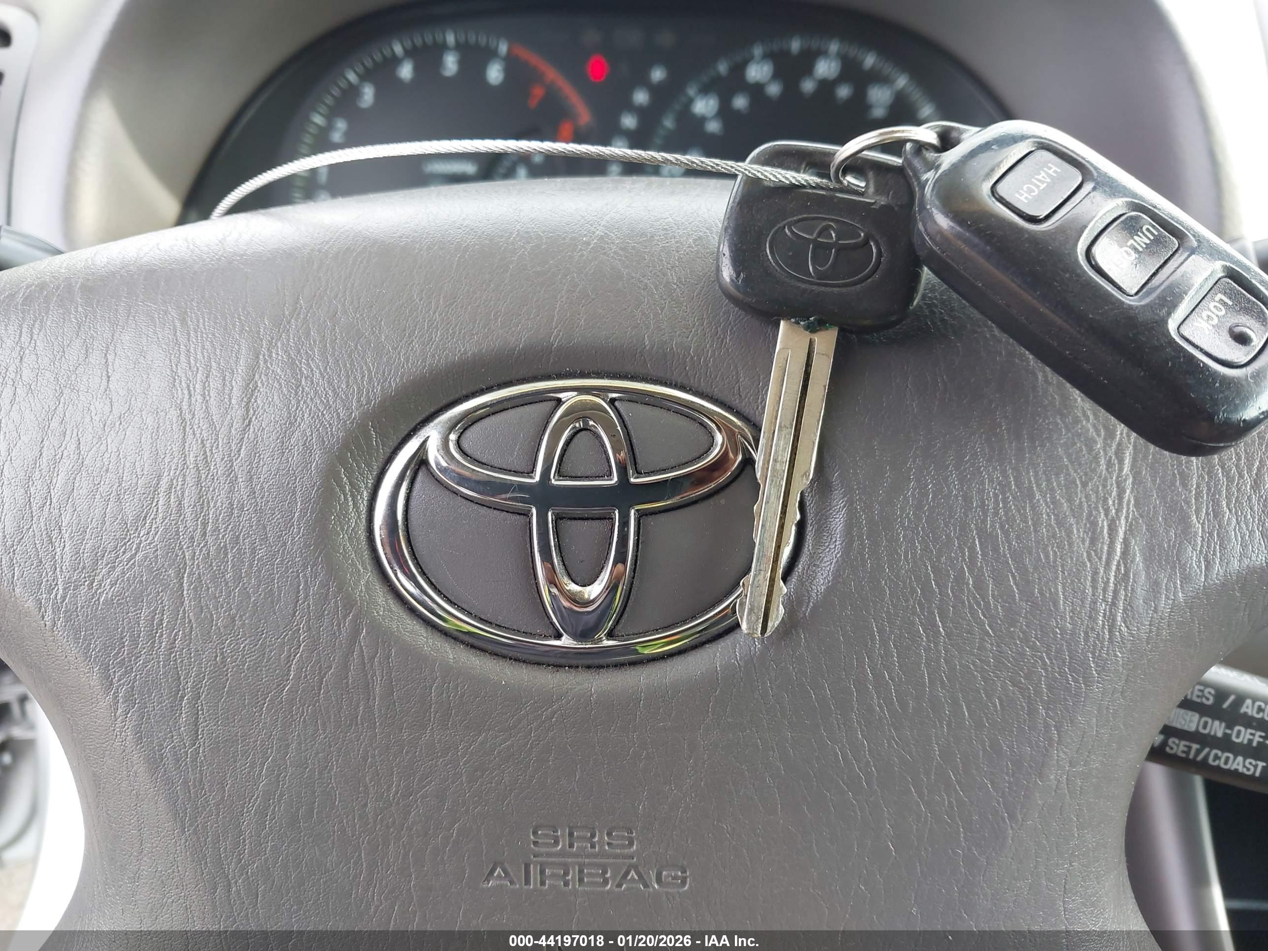 TOYOTA CAMRY image 11