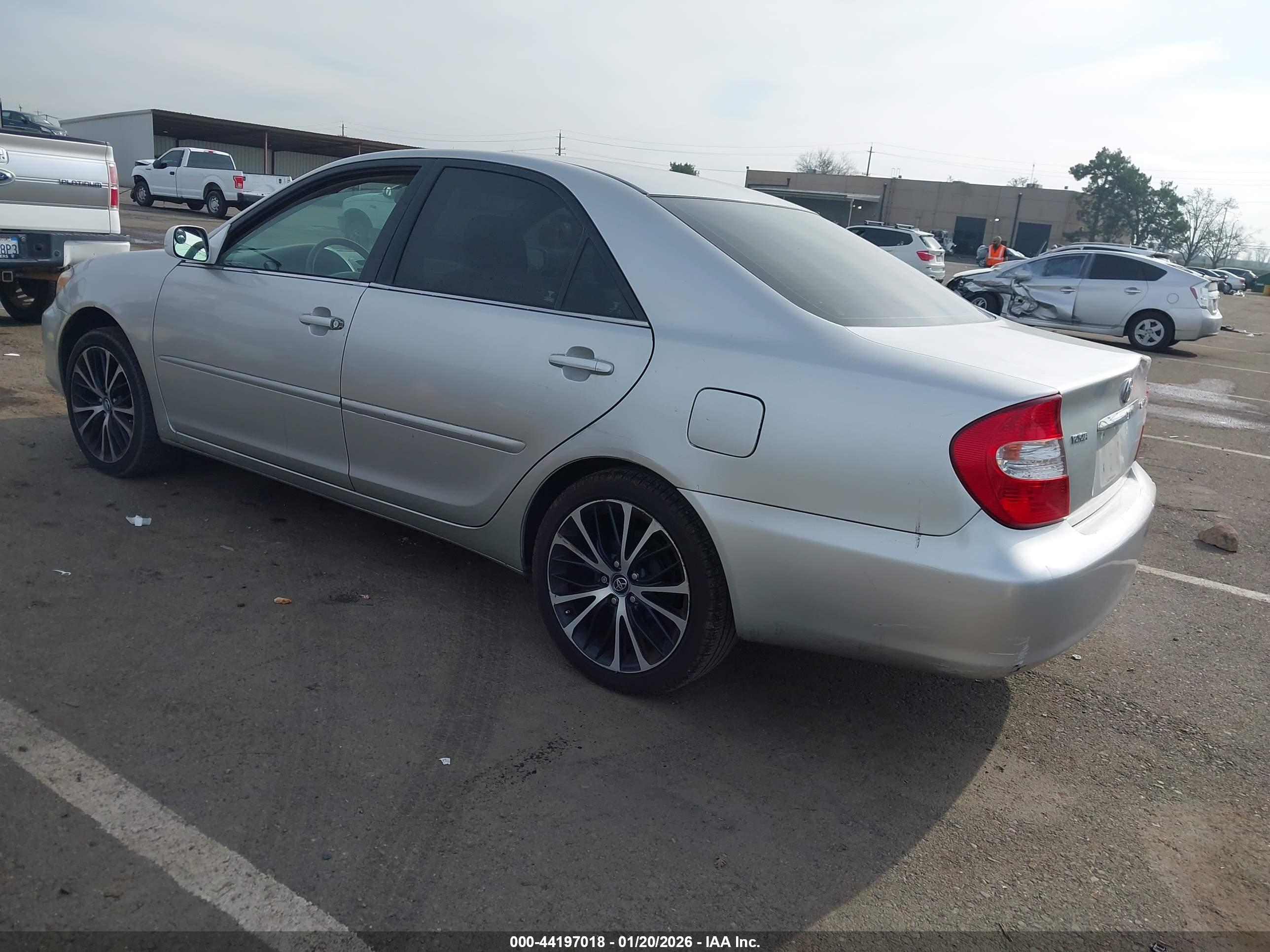 TOYOTA CAMRY image 3