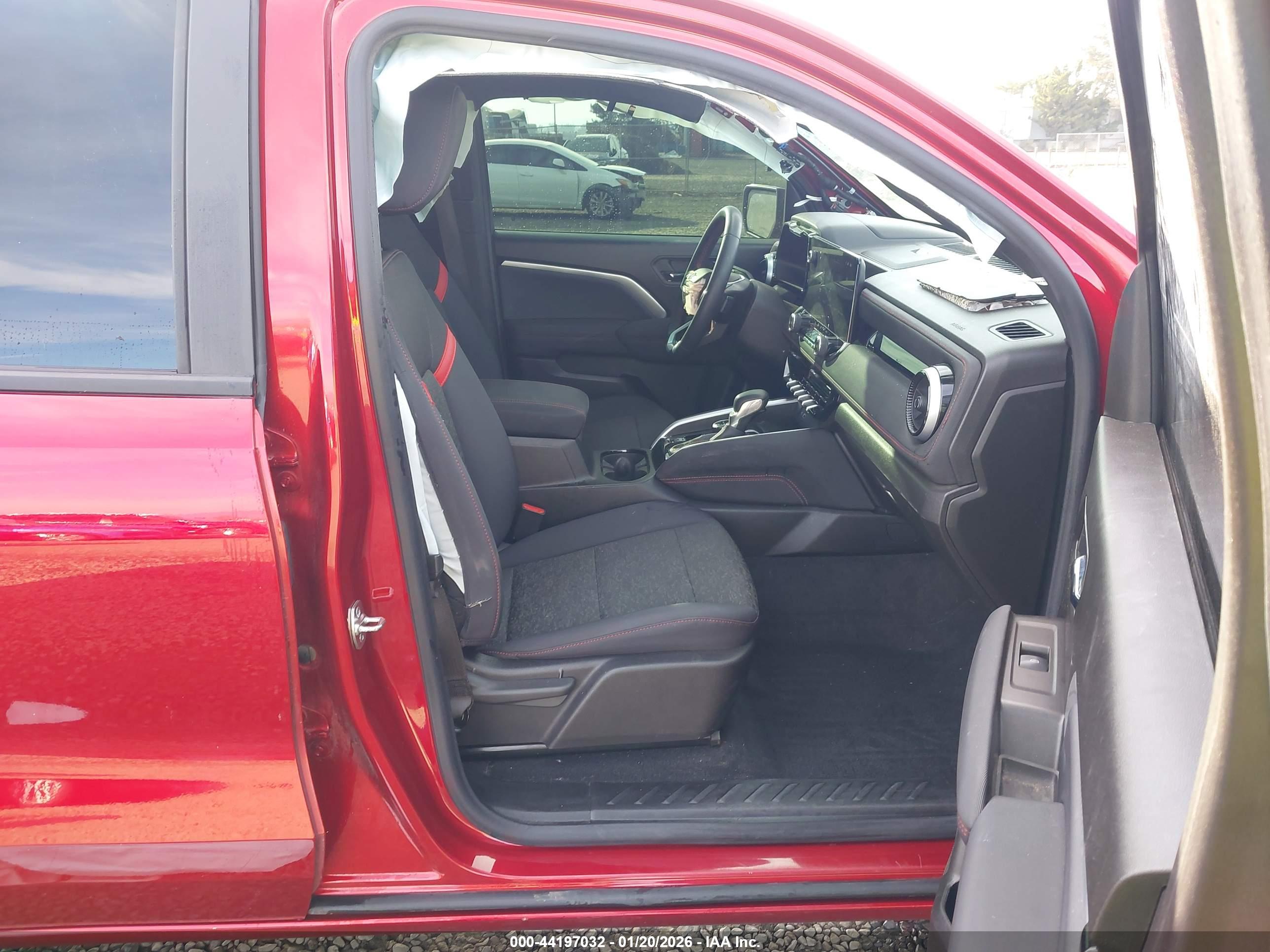CHEVROLET COLORADO image 5