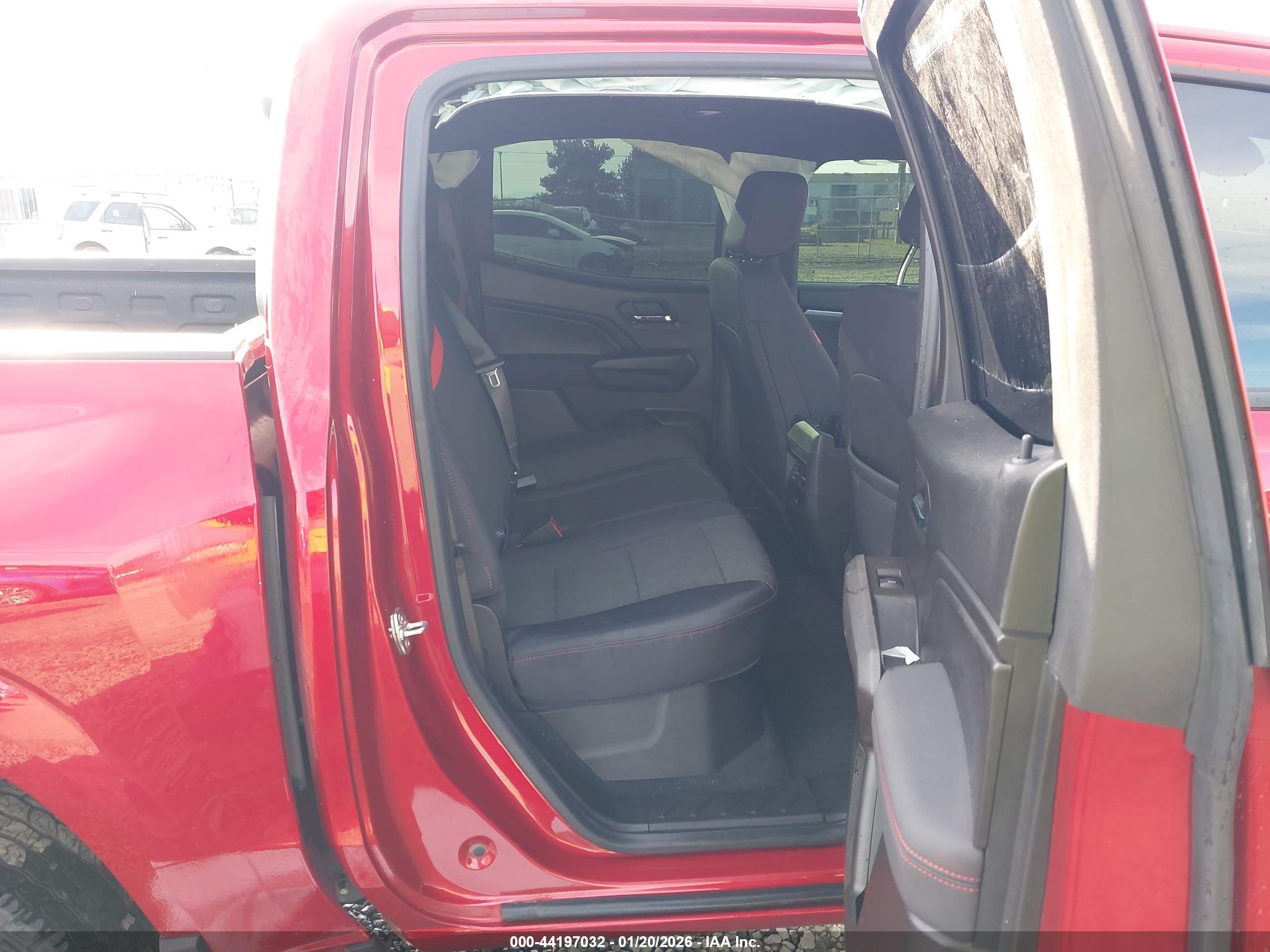 CHEVROLET COLORADO image 8