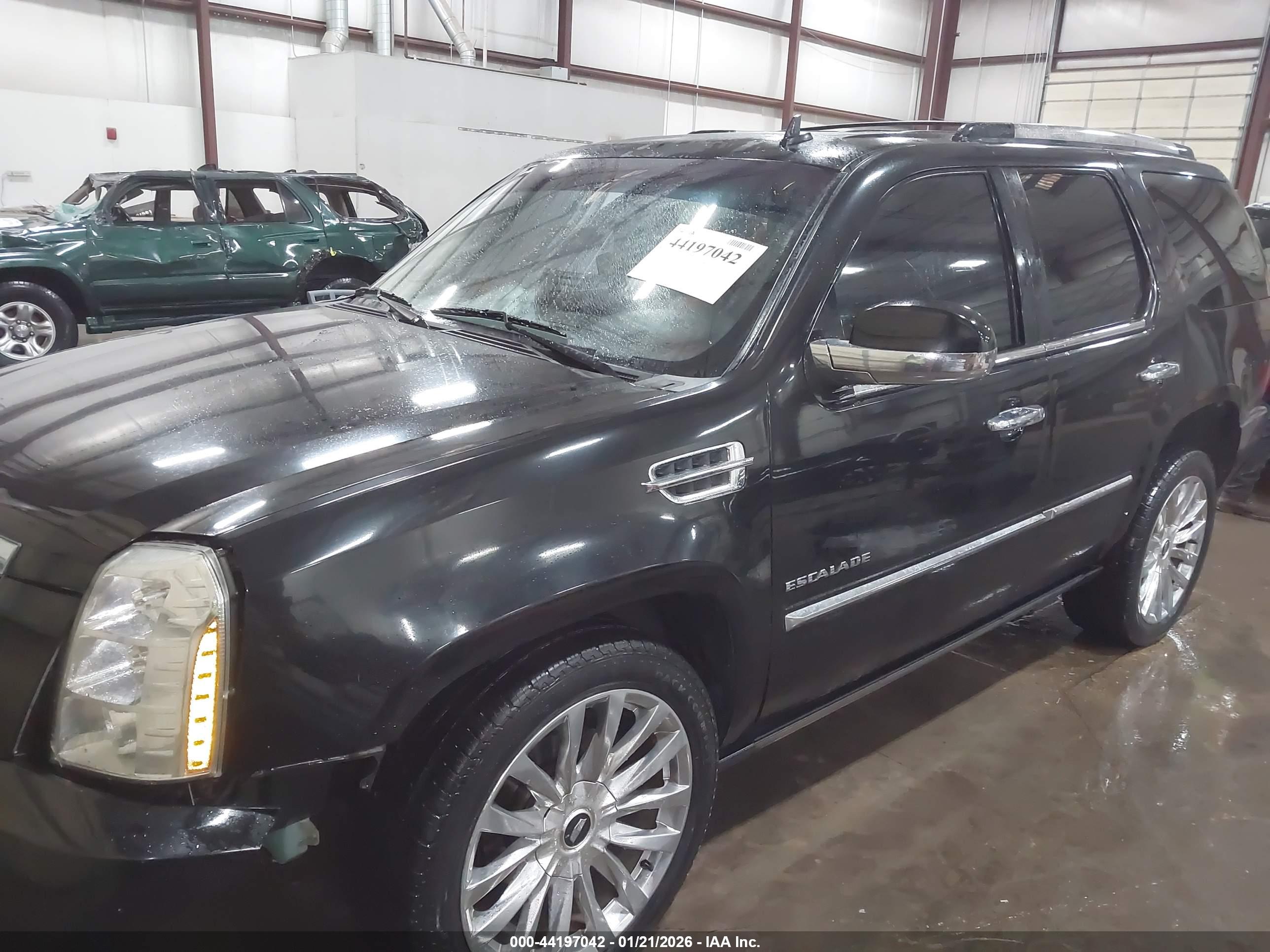 CADILLAC ESCALADE image 2