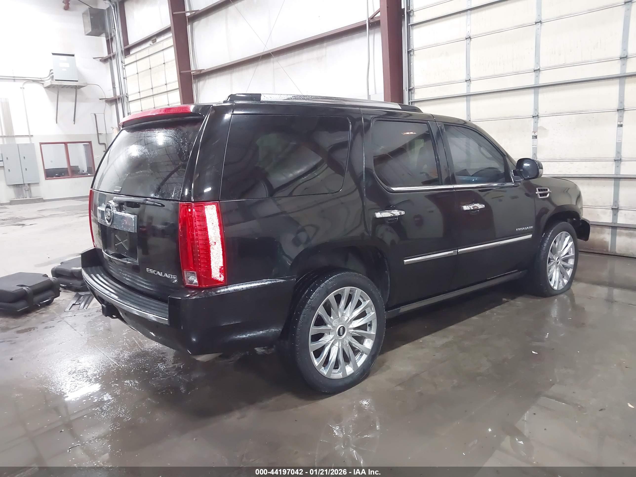 CADILLAC ESCALADE image 4